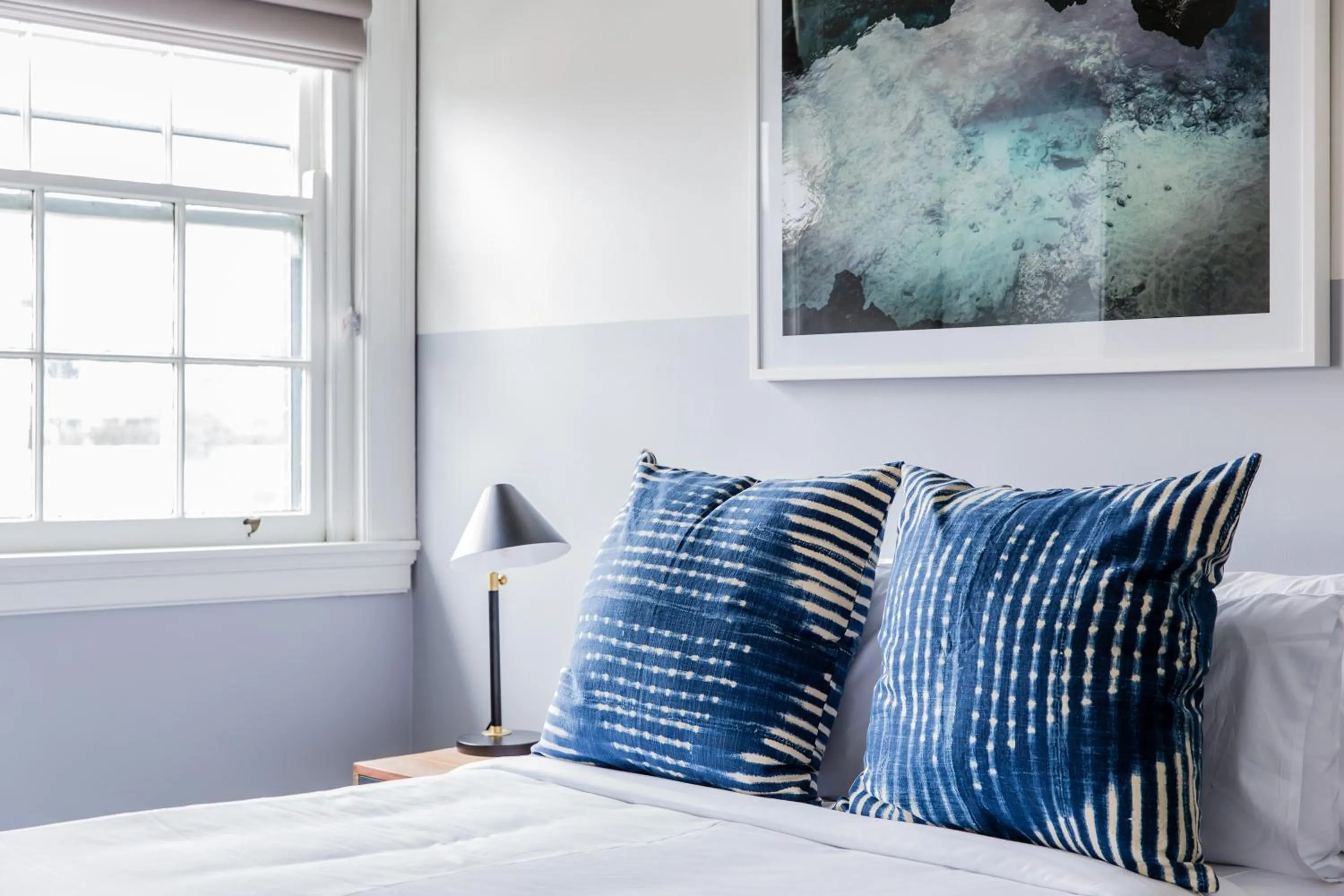 Bed in Bridgeview Hotel Willoughby