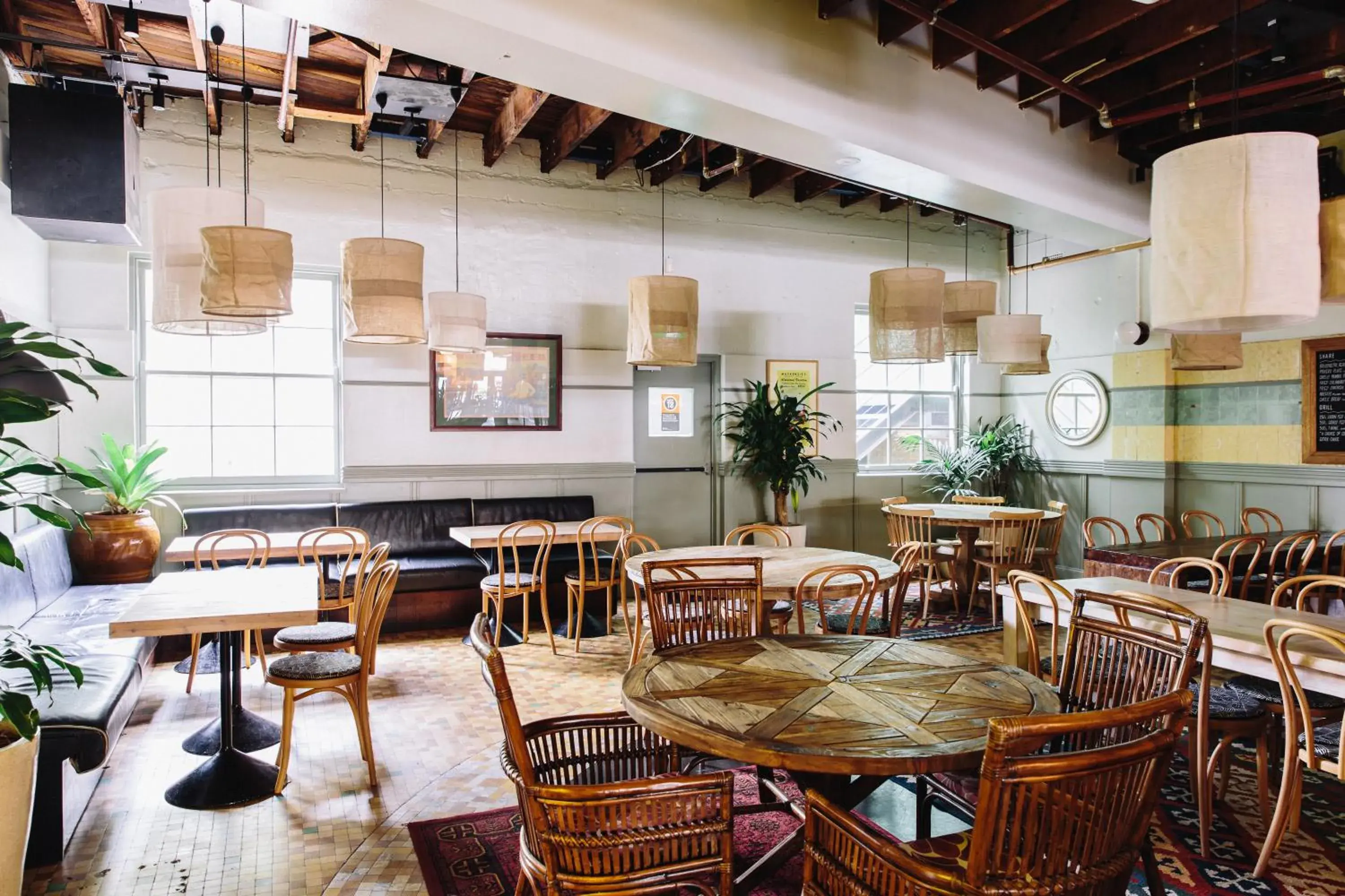 Food and drinks in Bridgeview Hotel Willoughby Food and drinks in Bridgeview Hotel Willoughby