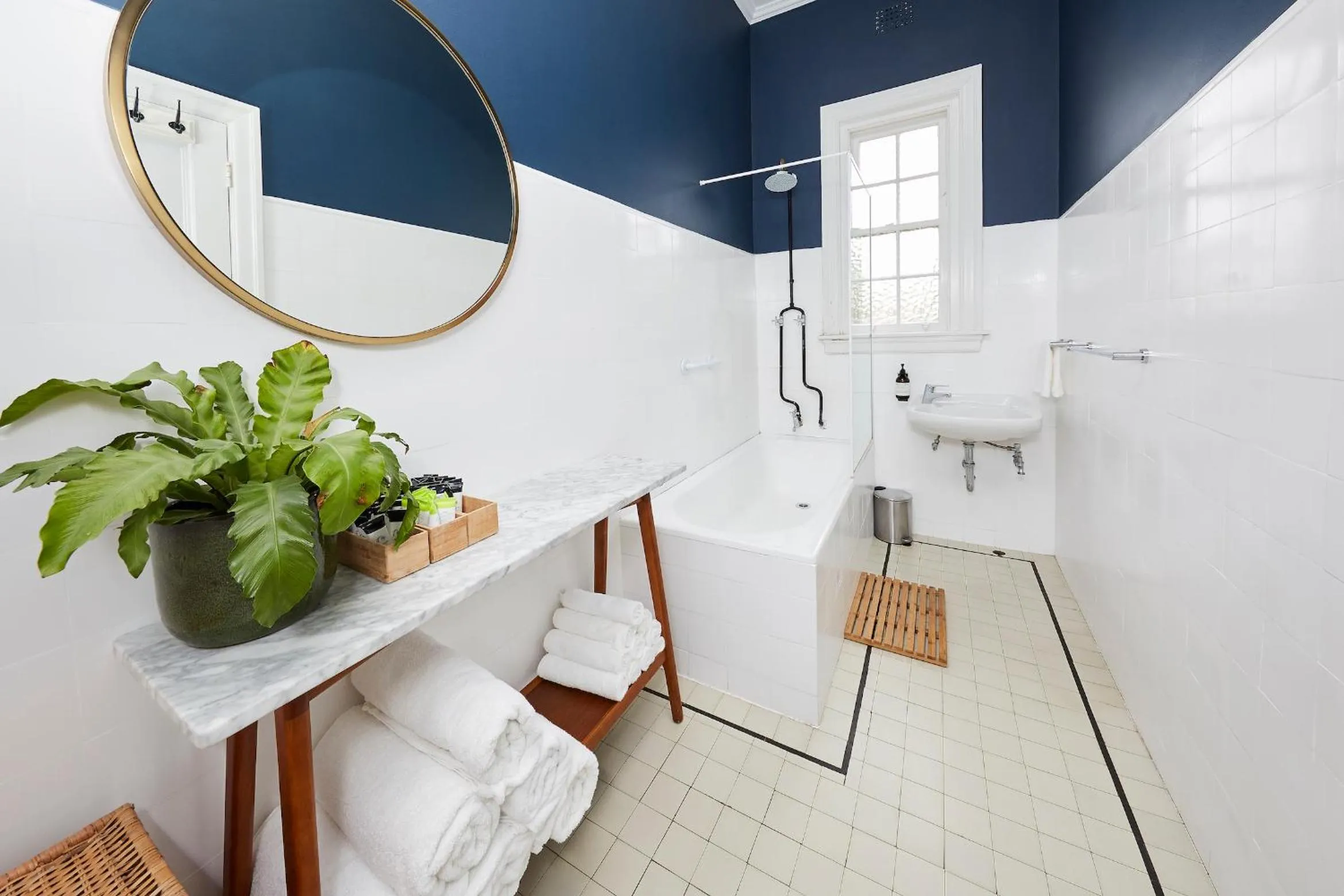 Bathroom in Bridgeview Hotel Willoughby