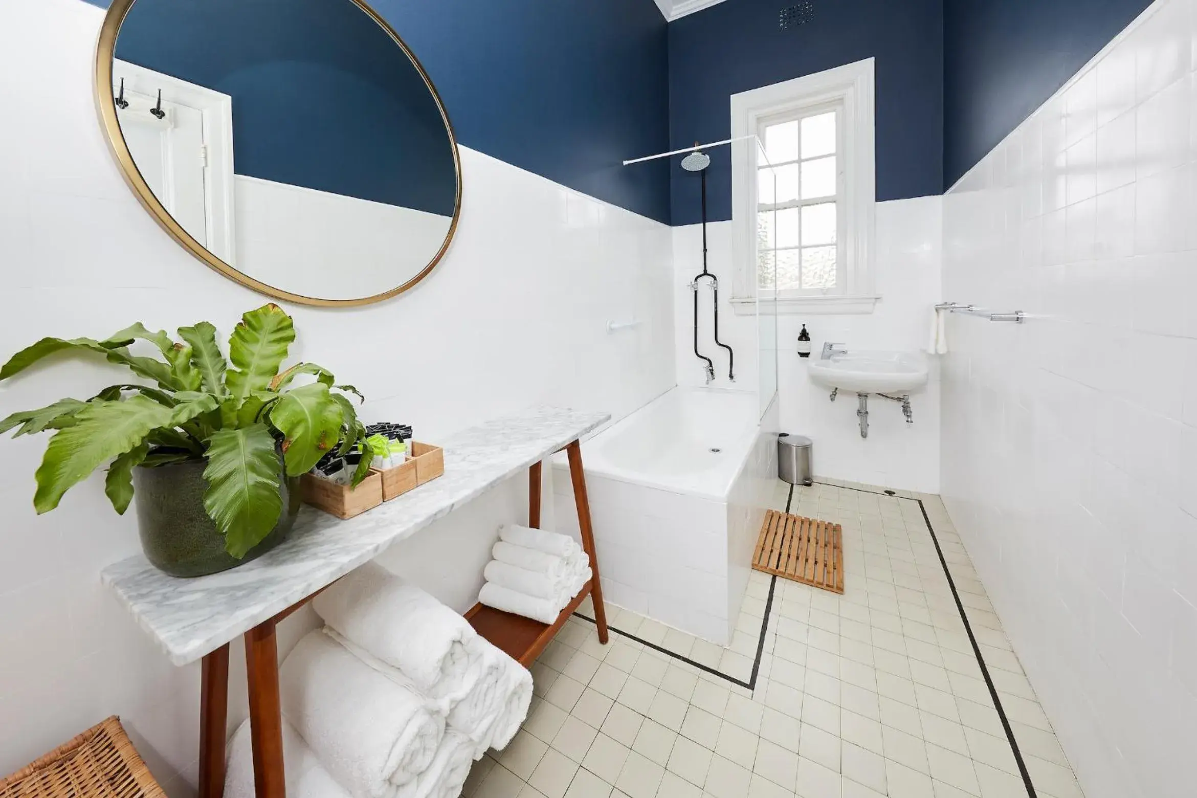 Bathroom in Bridgeview Hotel Willoughby Bathroom in Bridgeview Hotel Willoughby