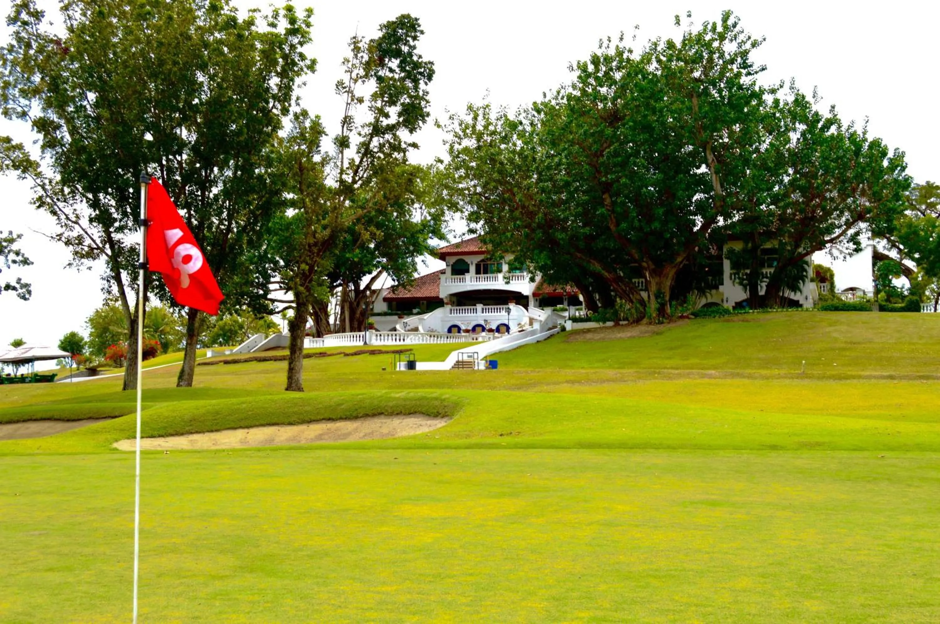 Golfcourse in Luisita Central Park Hotel