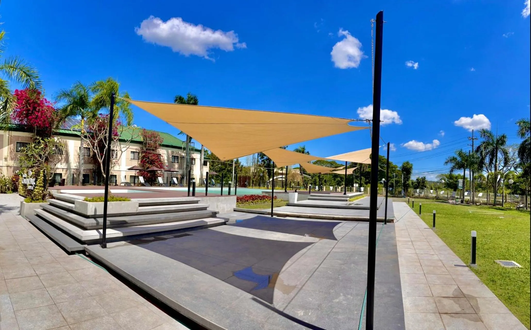 Swimming pool in Luisita Central Park Hotel