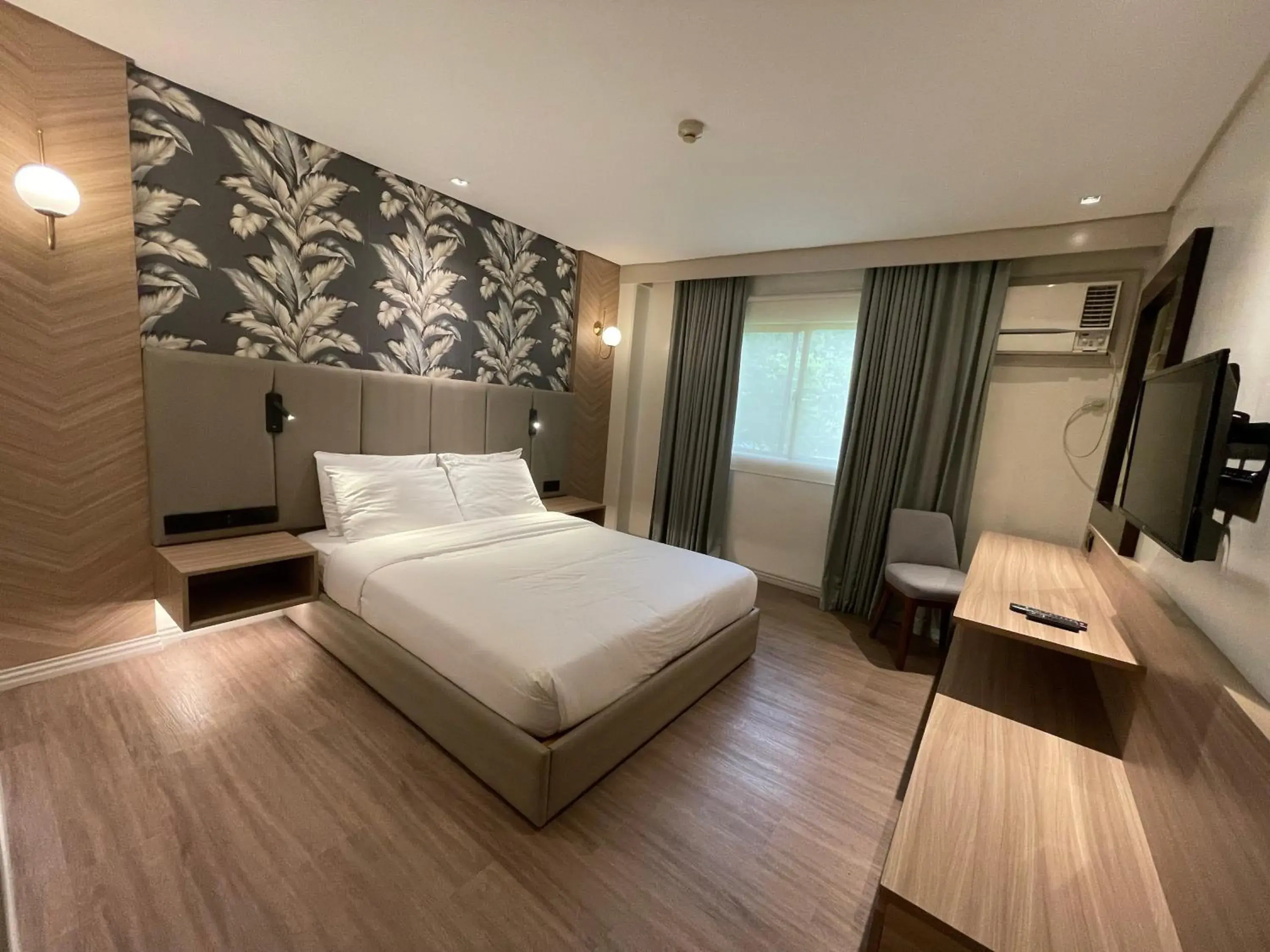 Superior Double Room in Luisita Central Park Hotel Superior Double Room in Luisita Central Park Hotel