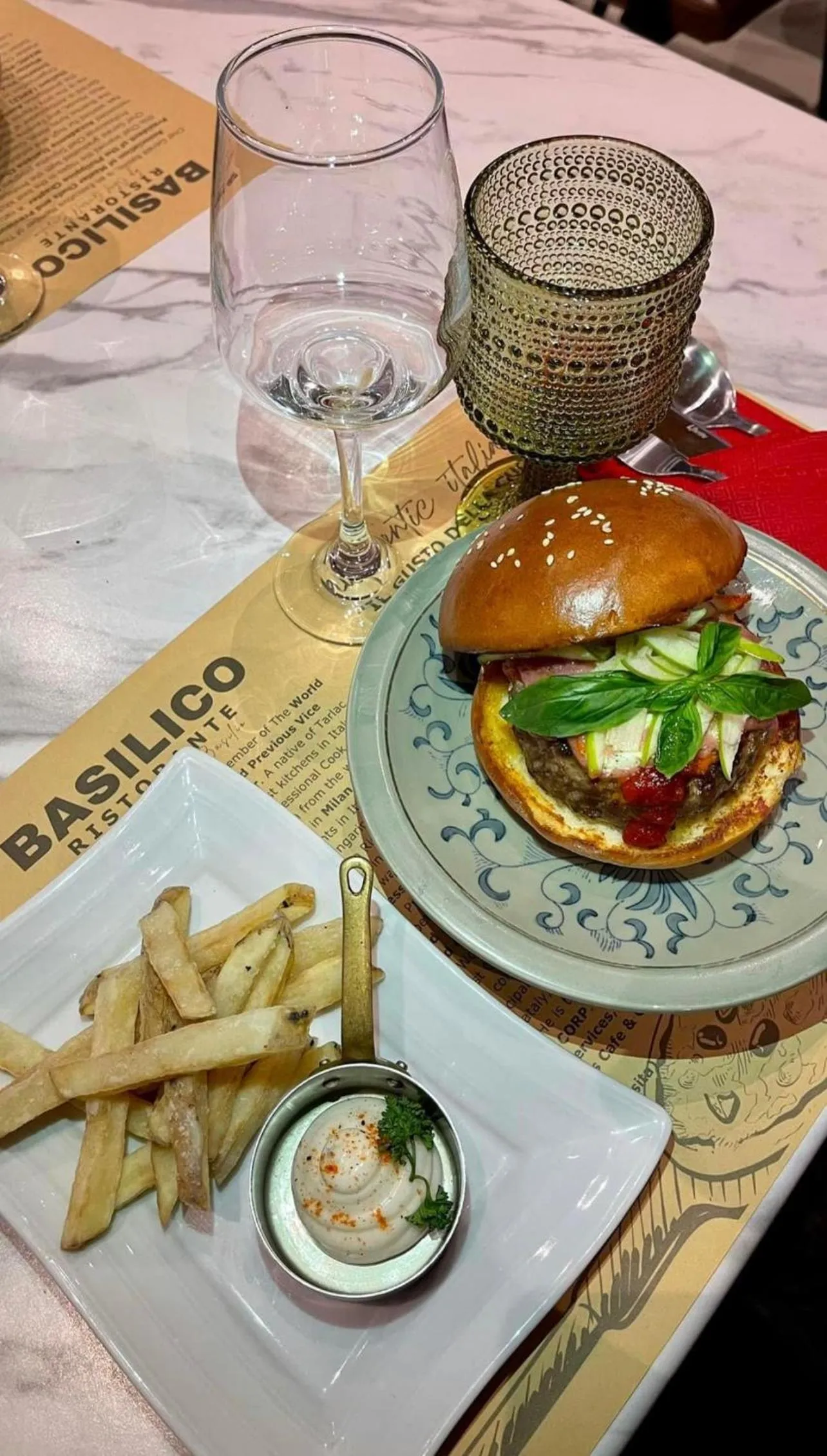 Restaurant/places to eat in Luisita Central Park Hotel