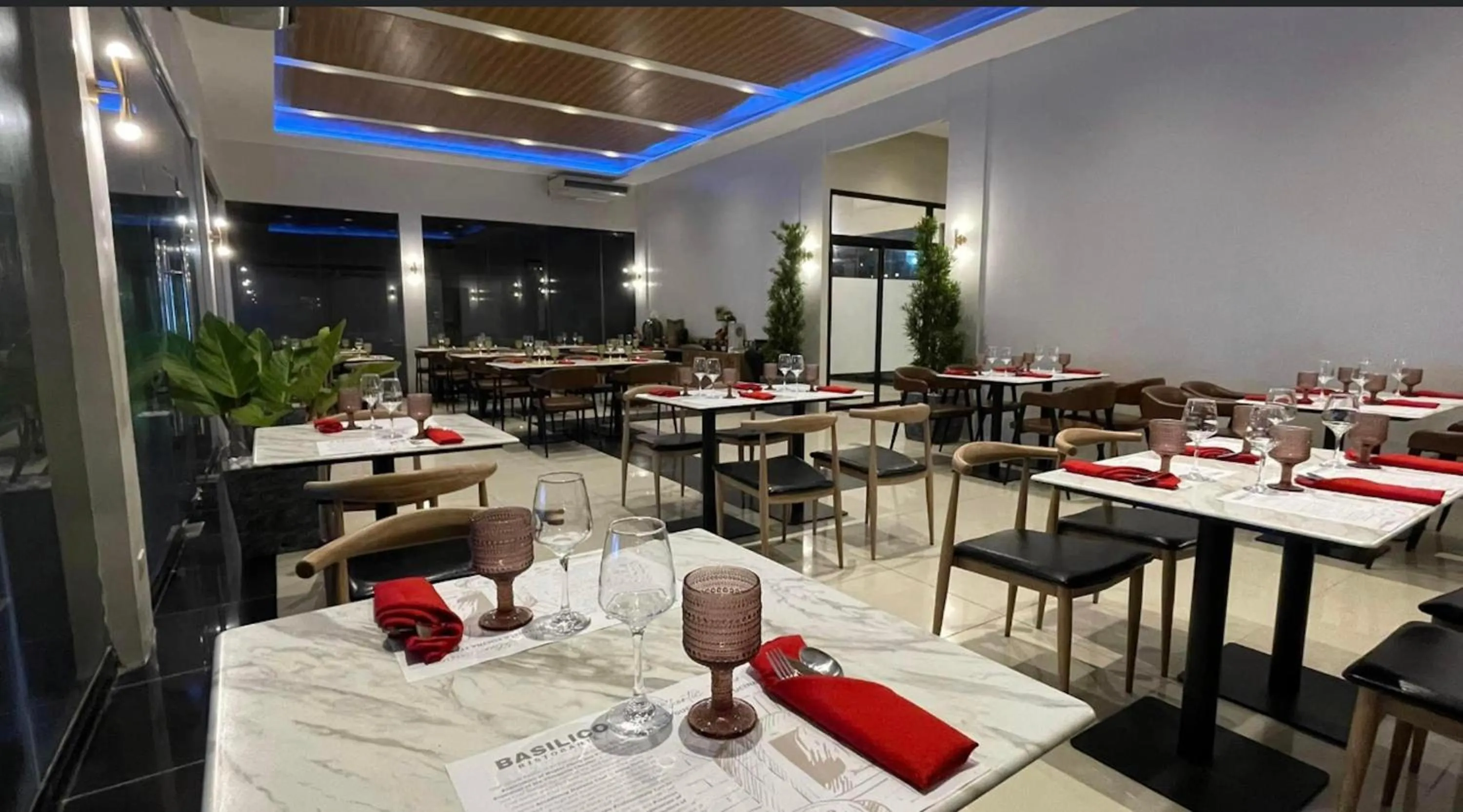 Restaurant/places to eat in Luisita Central Park Hotel