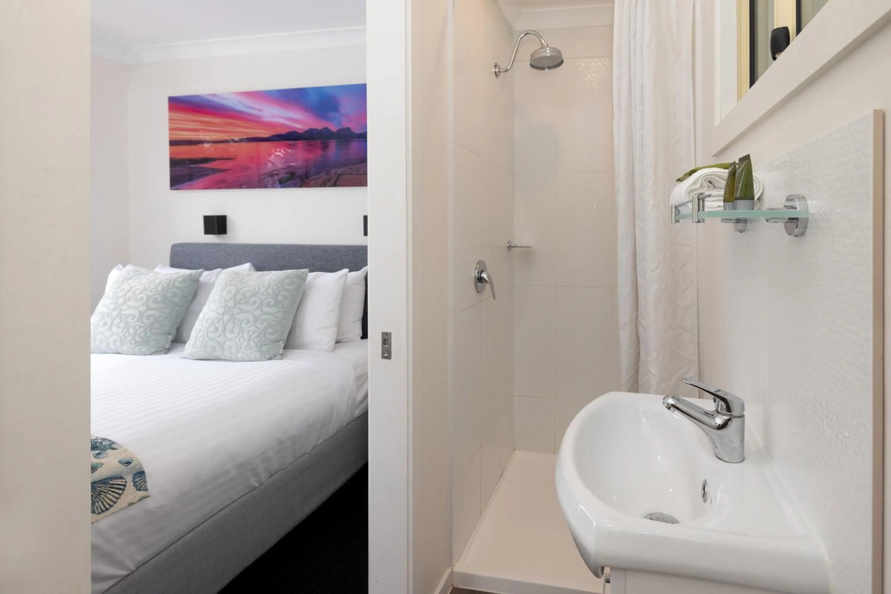 Shower, Bed in BIG4 Iluka on Freycinet