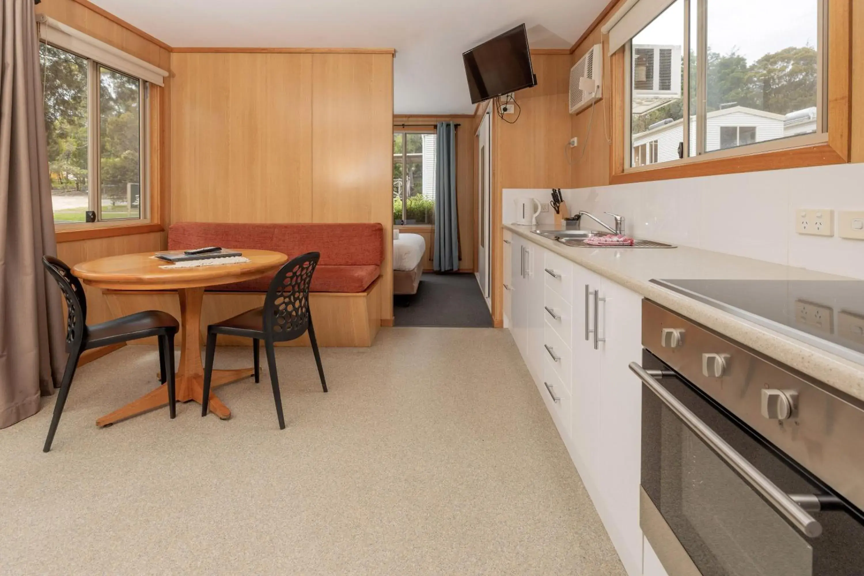 Superior Two-Bedroom Cabin in BIG4 Iluka on Freycinet Superior Two-Bedroom Cabin in BIG4 Iluka on Freycinet