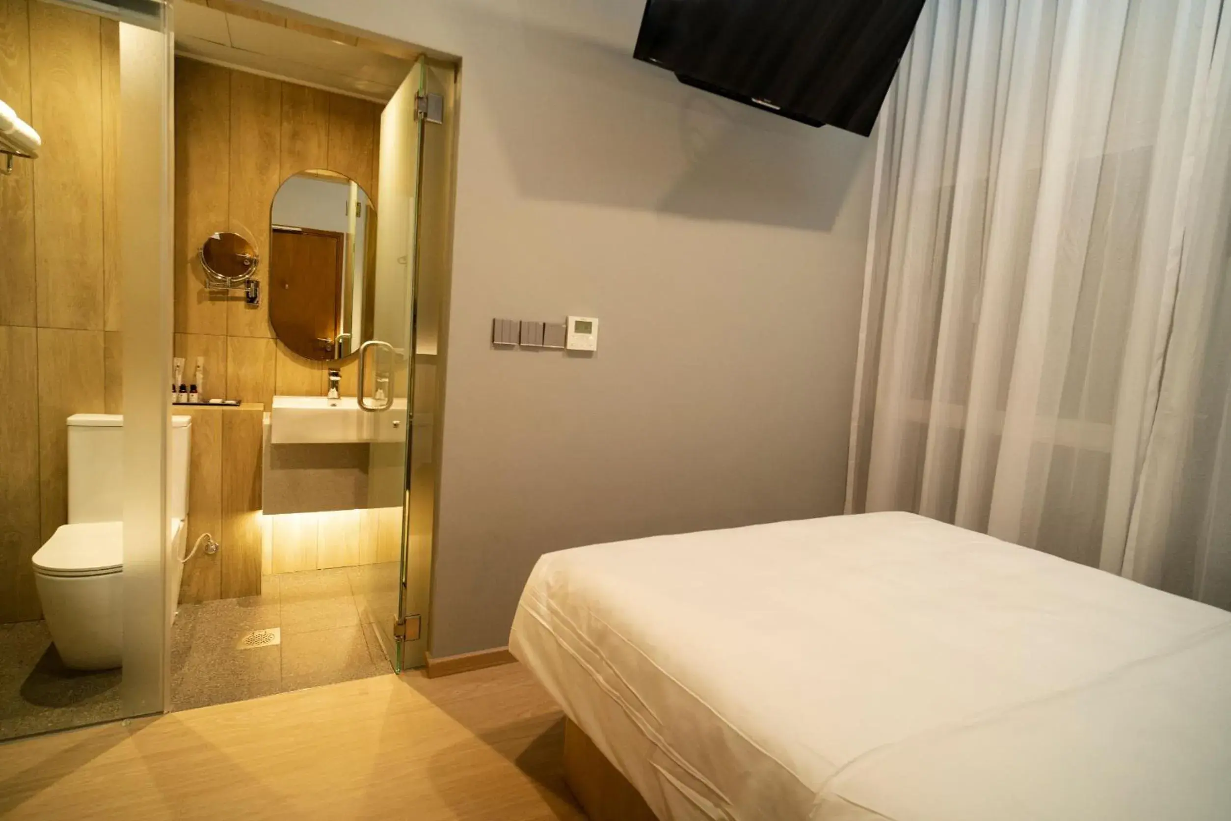 Deluxe Superior Queen (New Wing) in Hotel Bencoolen at Hong Kong Street Deluxe Superior Queen (New Wing) in Hotel Bencoolen at Hong Kong Street