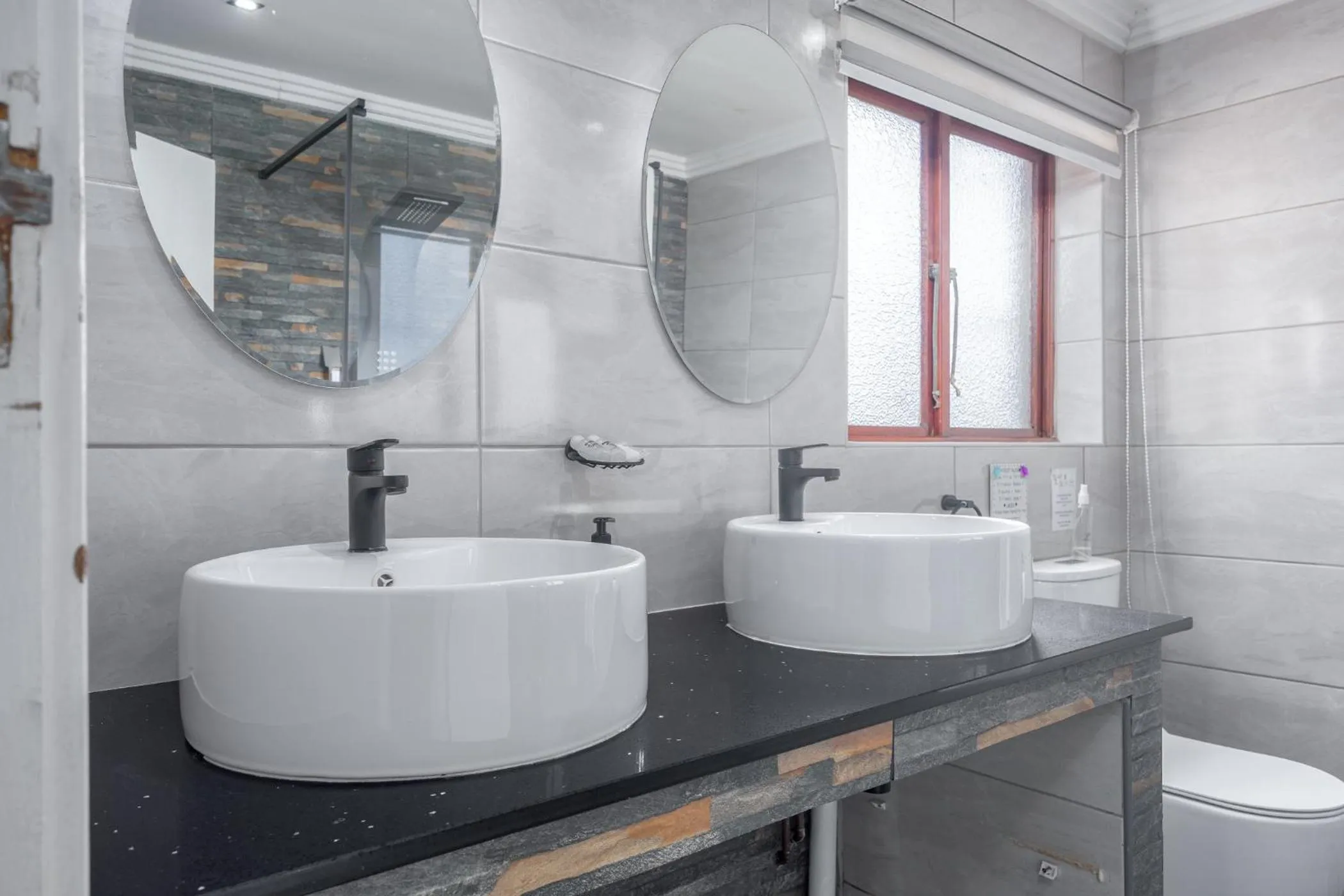 Bathroom in Beachcomber Bay Guest House In South Africa