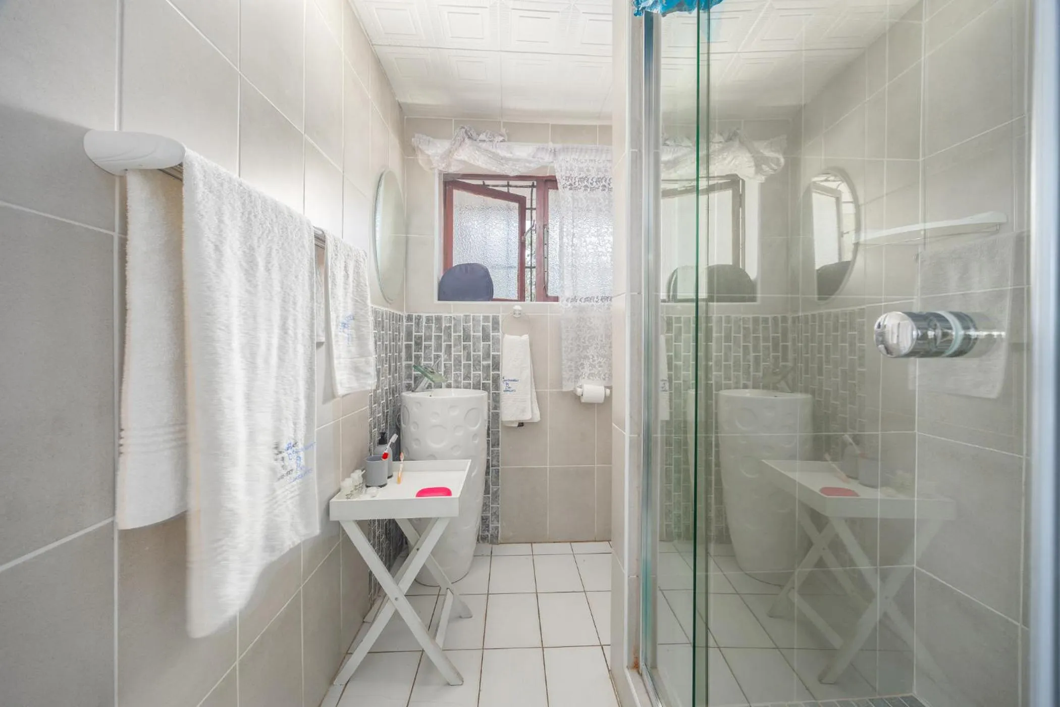 Shower in Beachcomber Bay Guest House In South Africa
