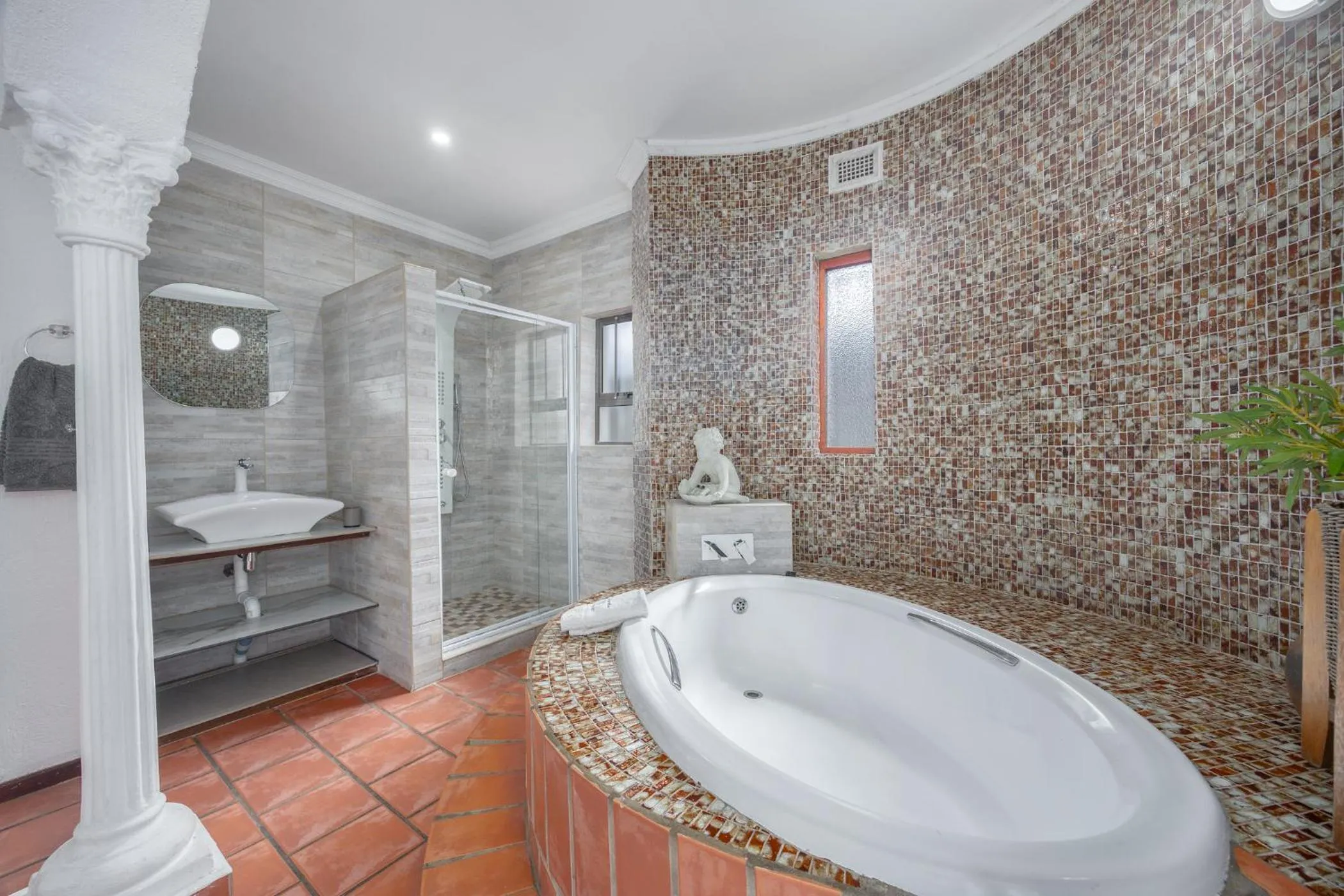 Shower in Beachcomber Bay Guest House In South Africa