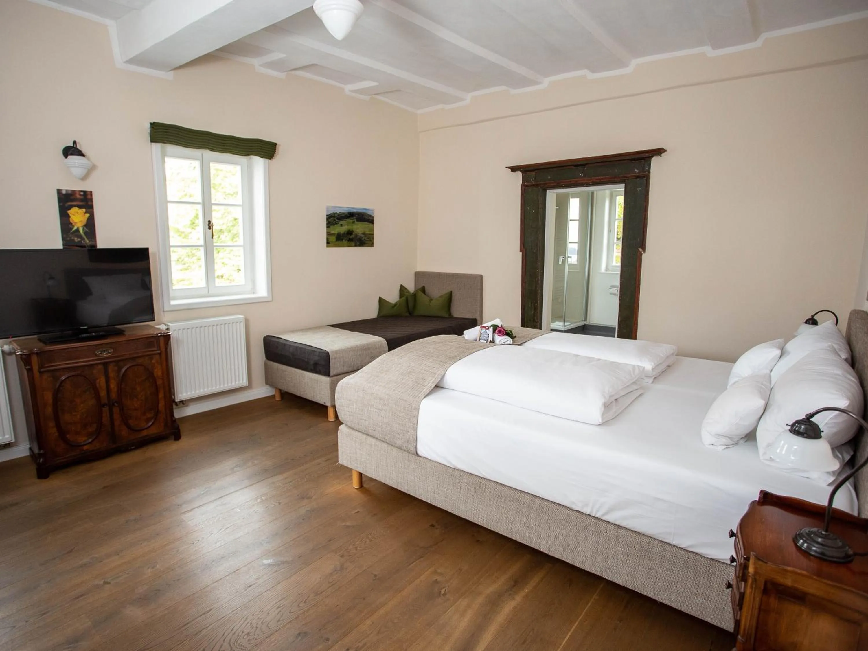 Photo of the whole room, Bed in Altstadthotel Treysa