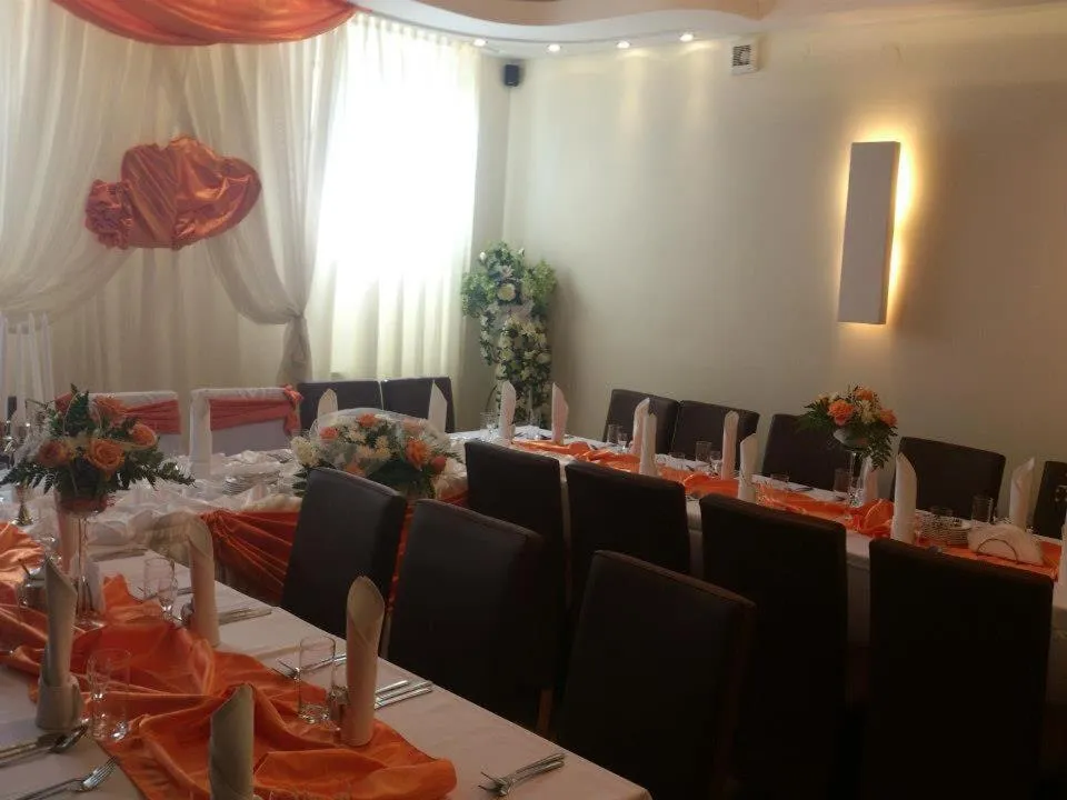 Restaurant/places to eat in Hotel Korona