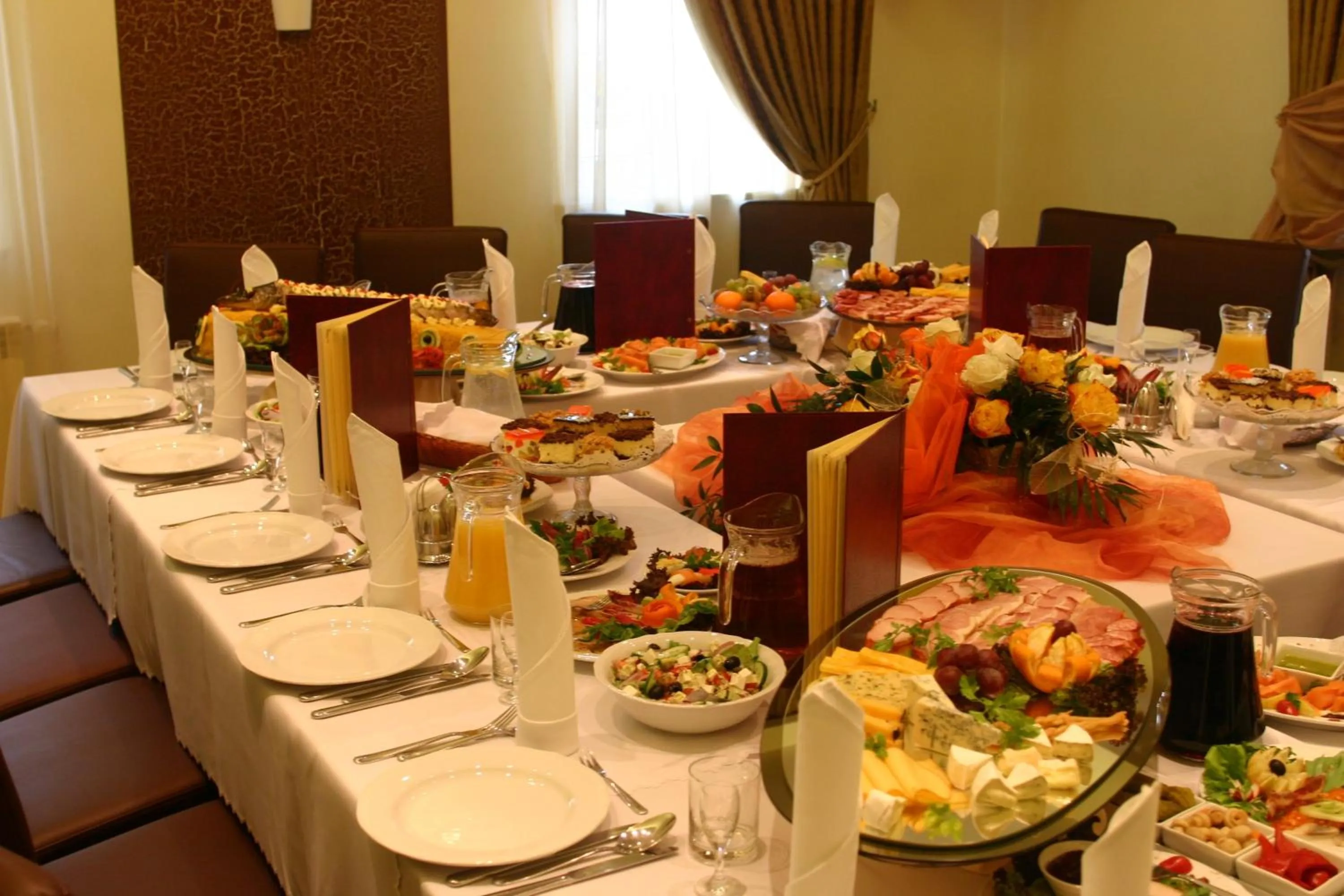 Restaurant/places to eat in Hotel Korona