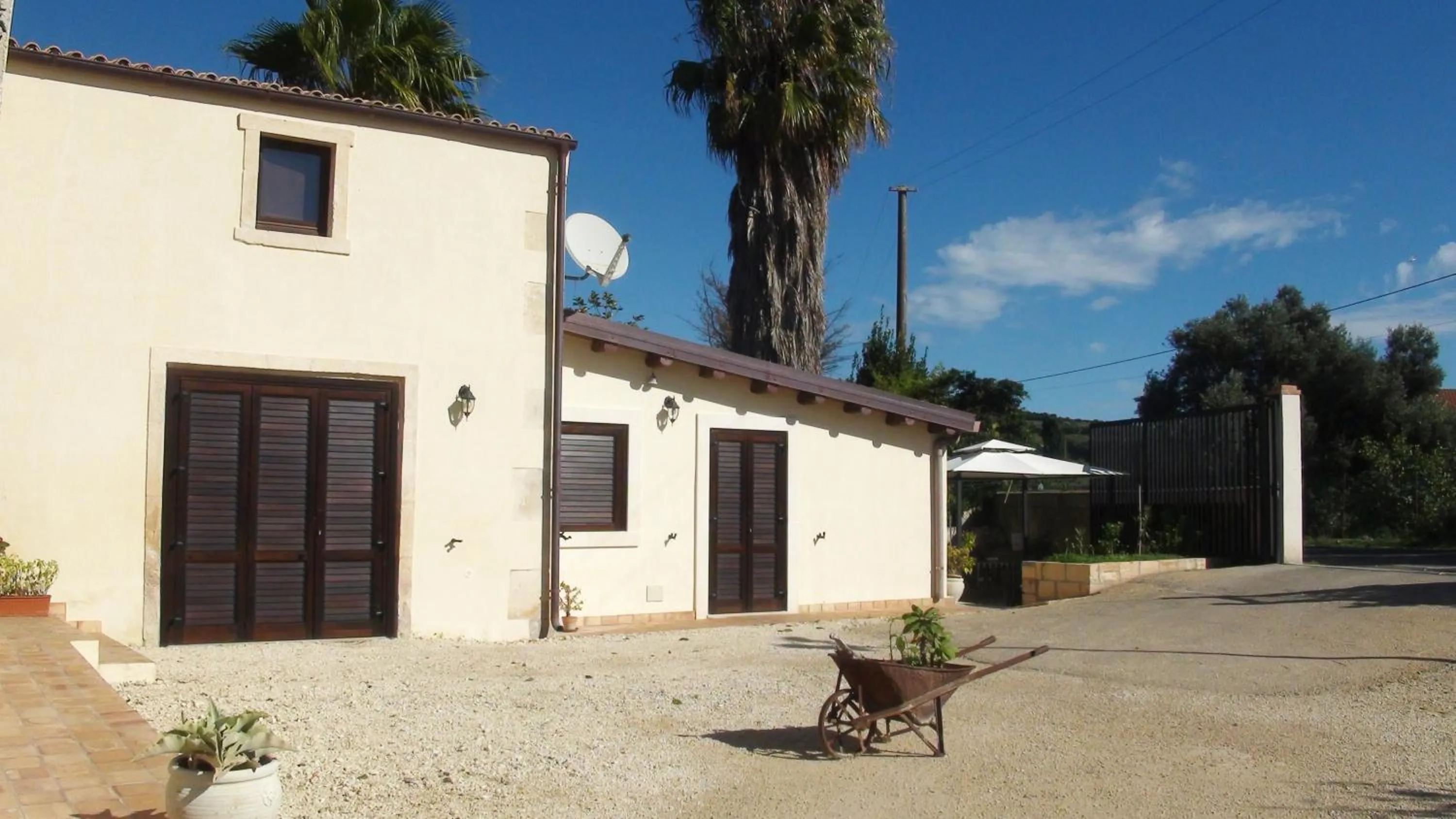 Property building in L'Antico Trappeto