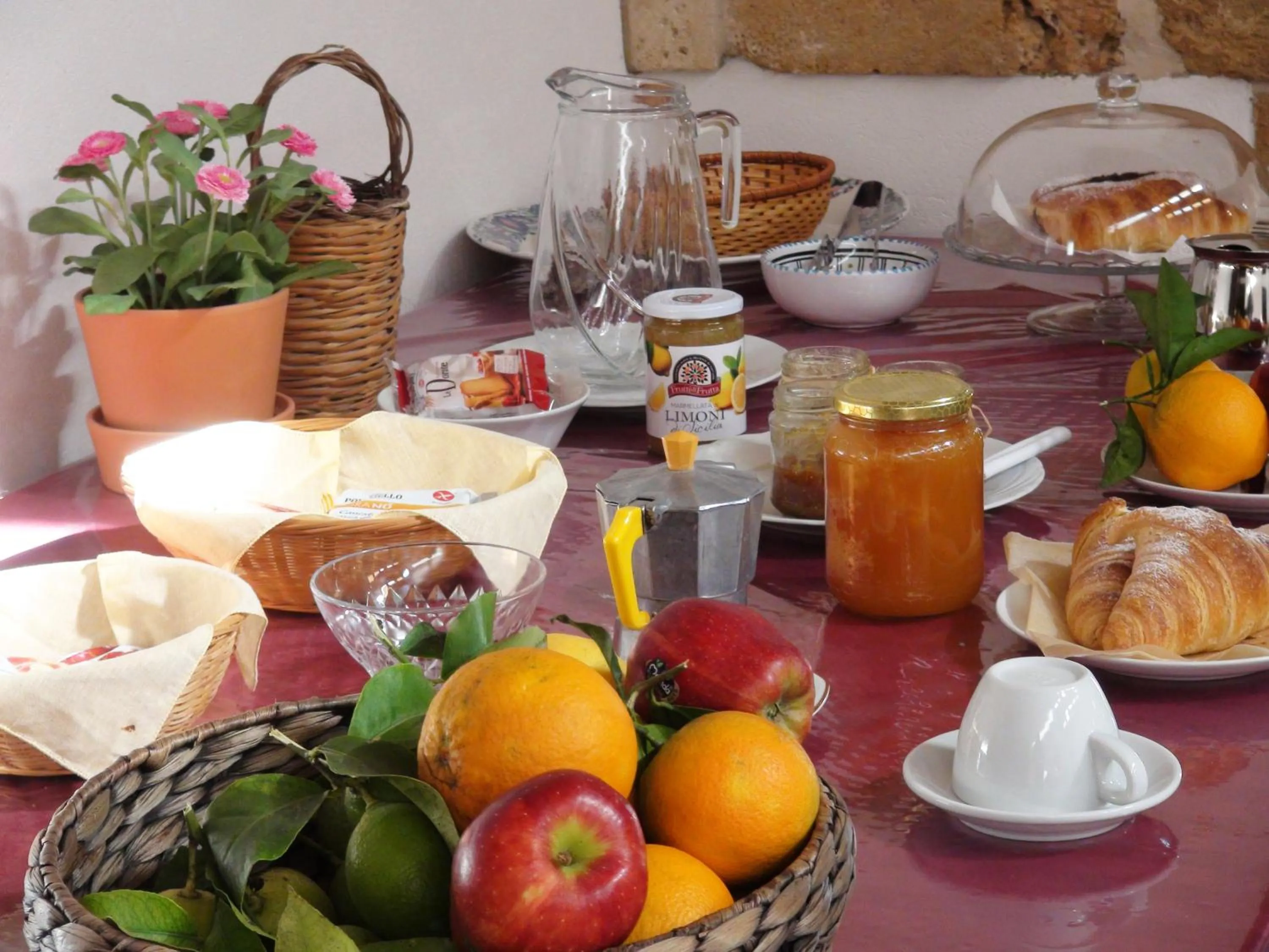 Buffet breakfast in L'Antico Trappeto