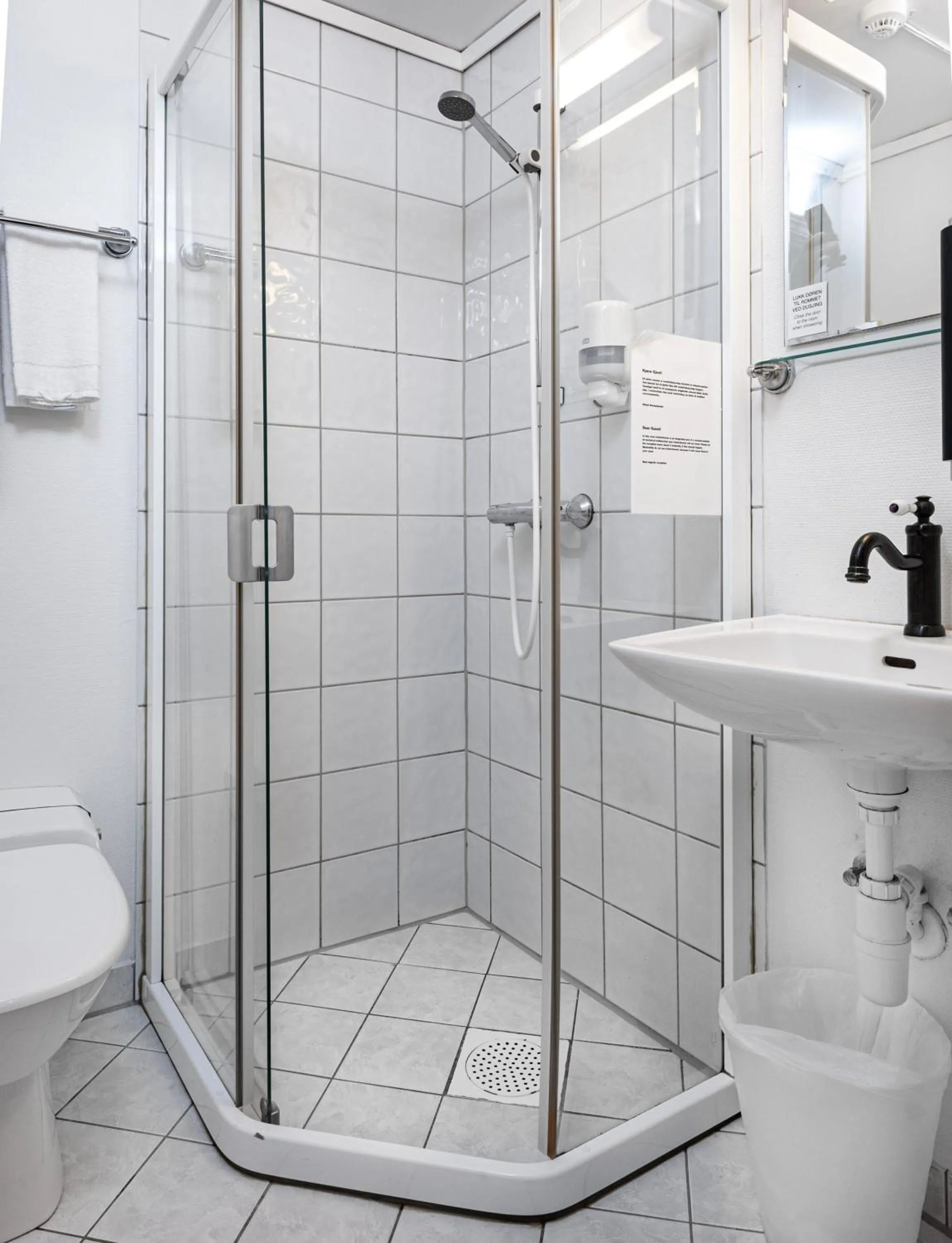 Shower in Kjøbmandsgaarden Hotel