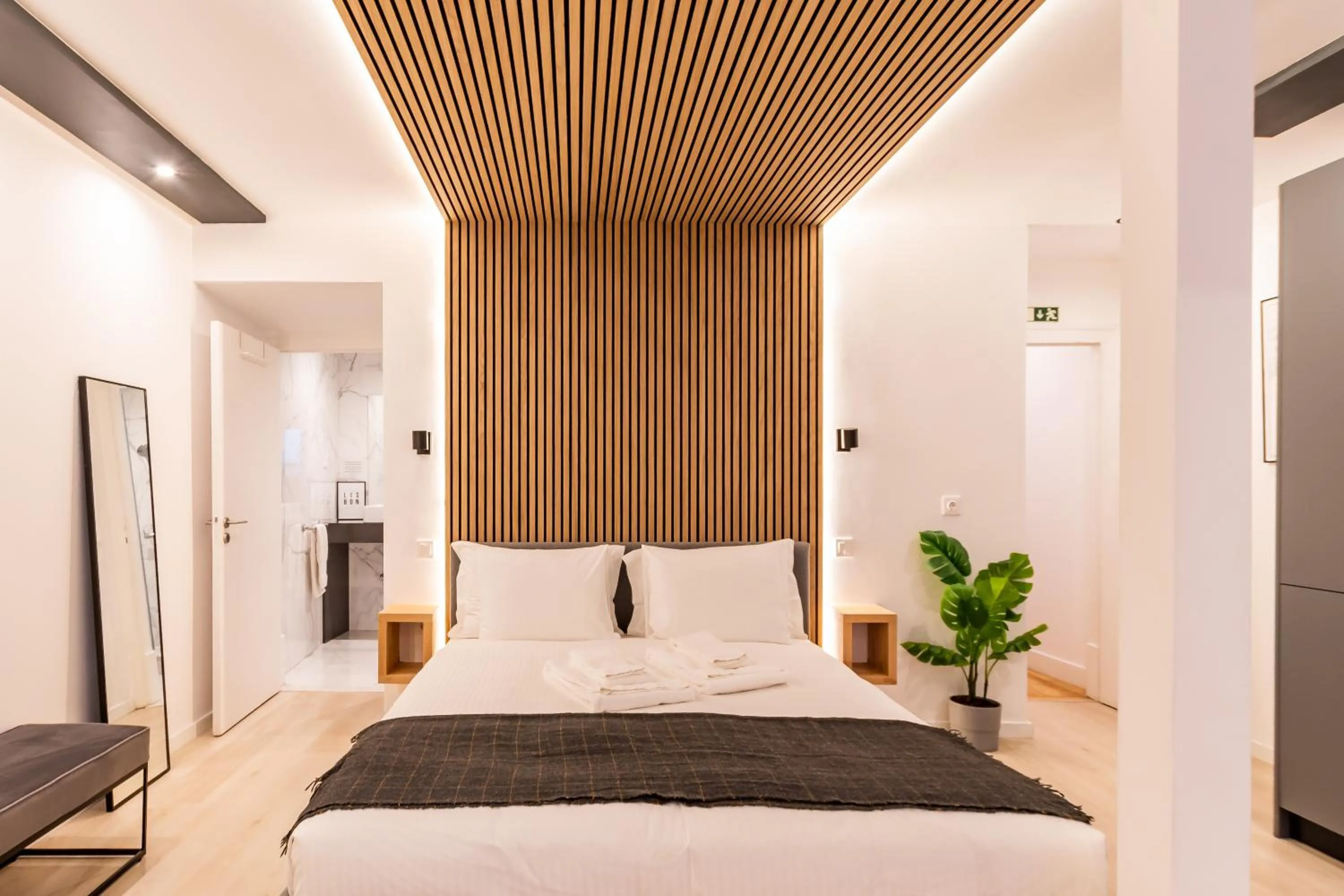 Sunlit & Patio Studios - Prime Lisbon