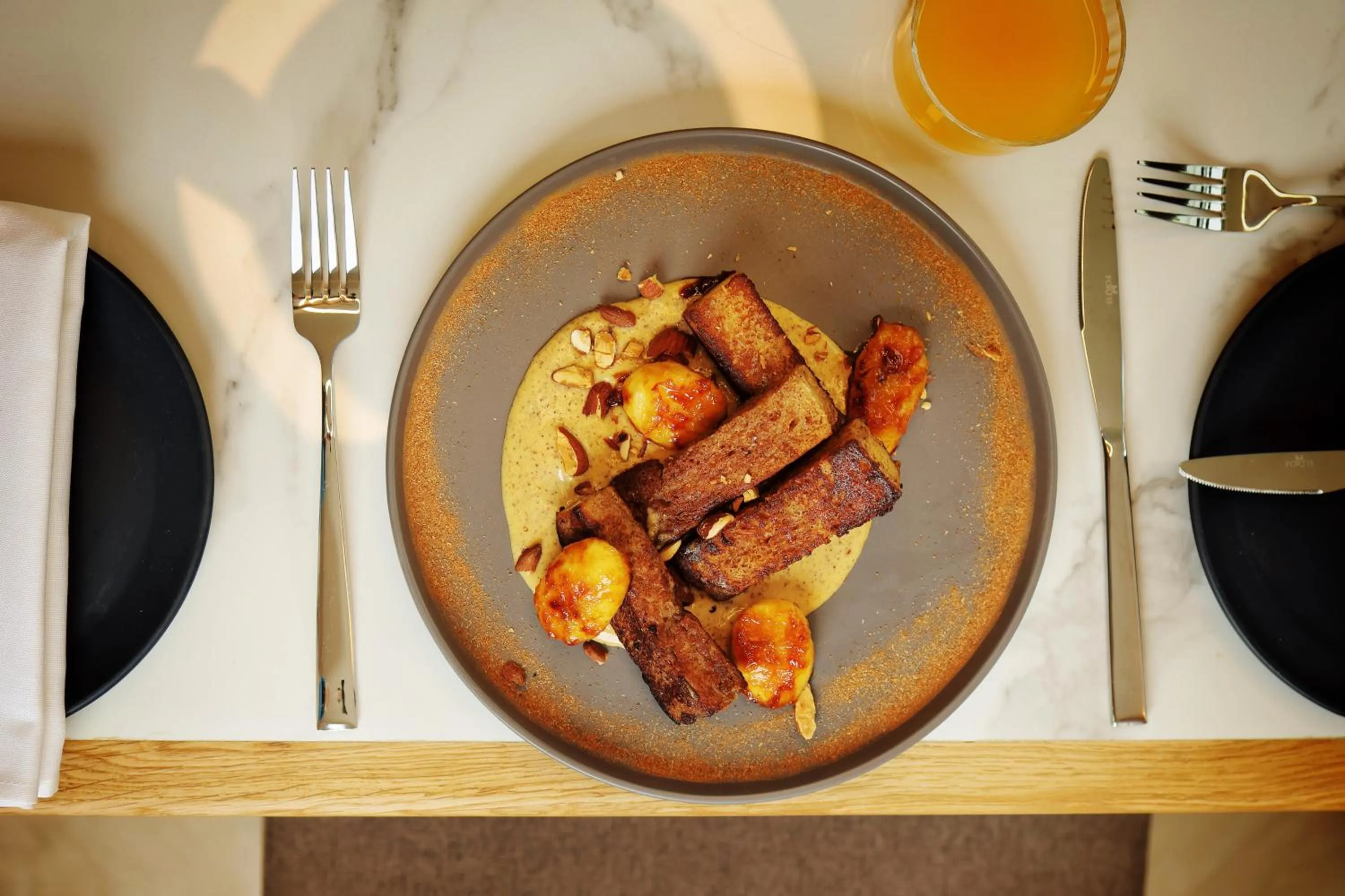 Restaurant/places to eat in The Max Hotel Sandton