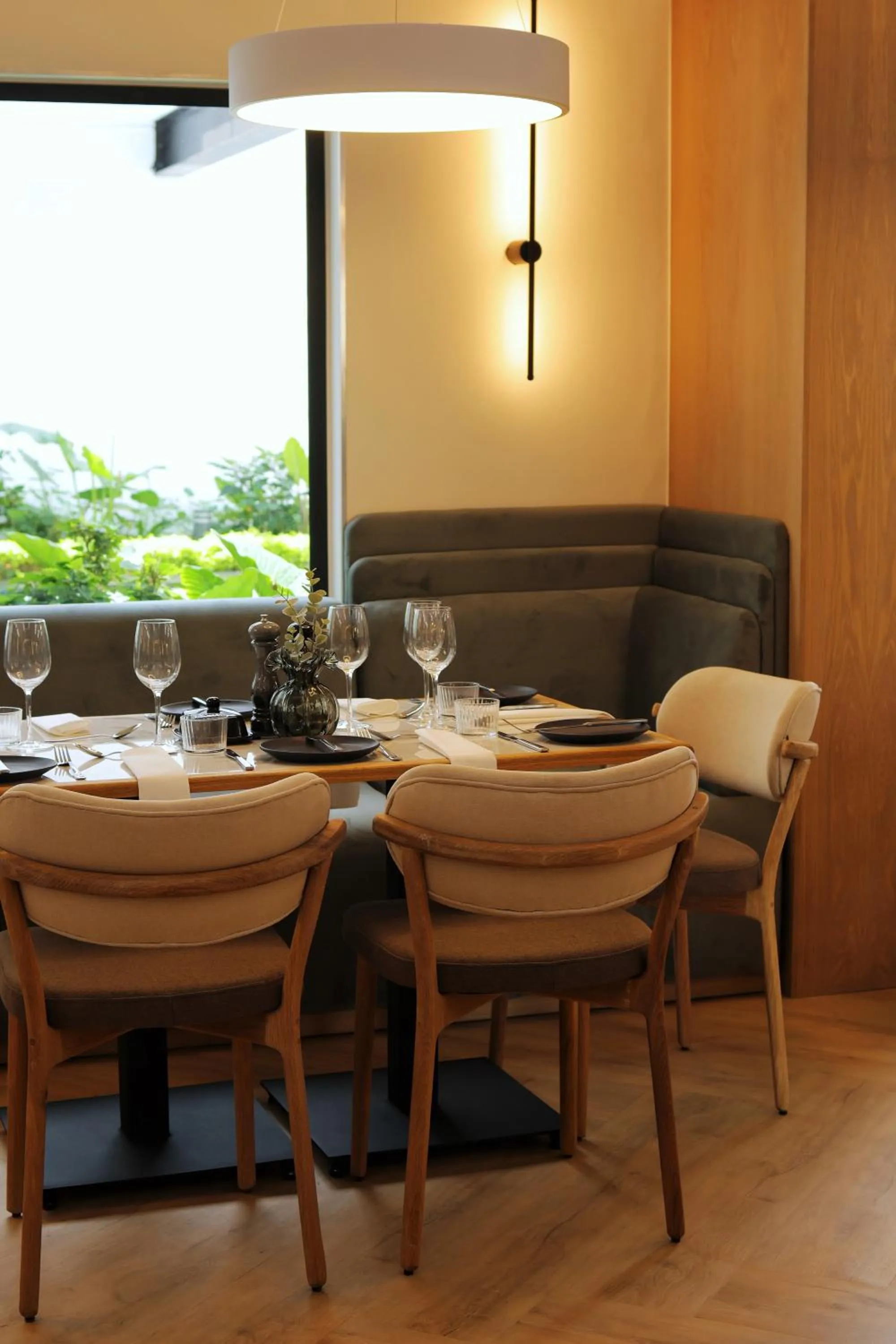 Restaurant/places to eat in The Max Hotel Sandton