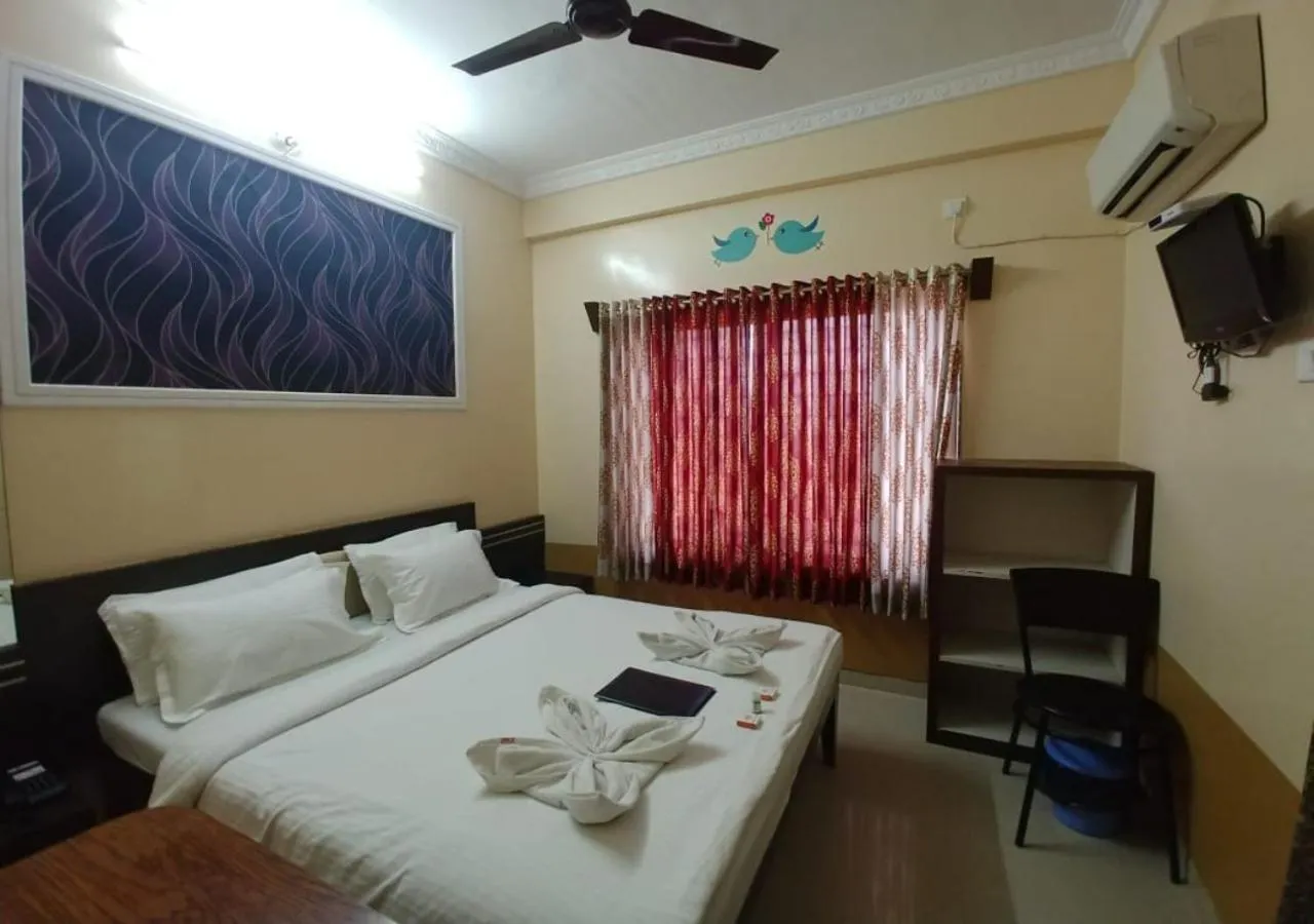 Bedroom, Bed in Hotel Yogiraj