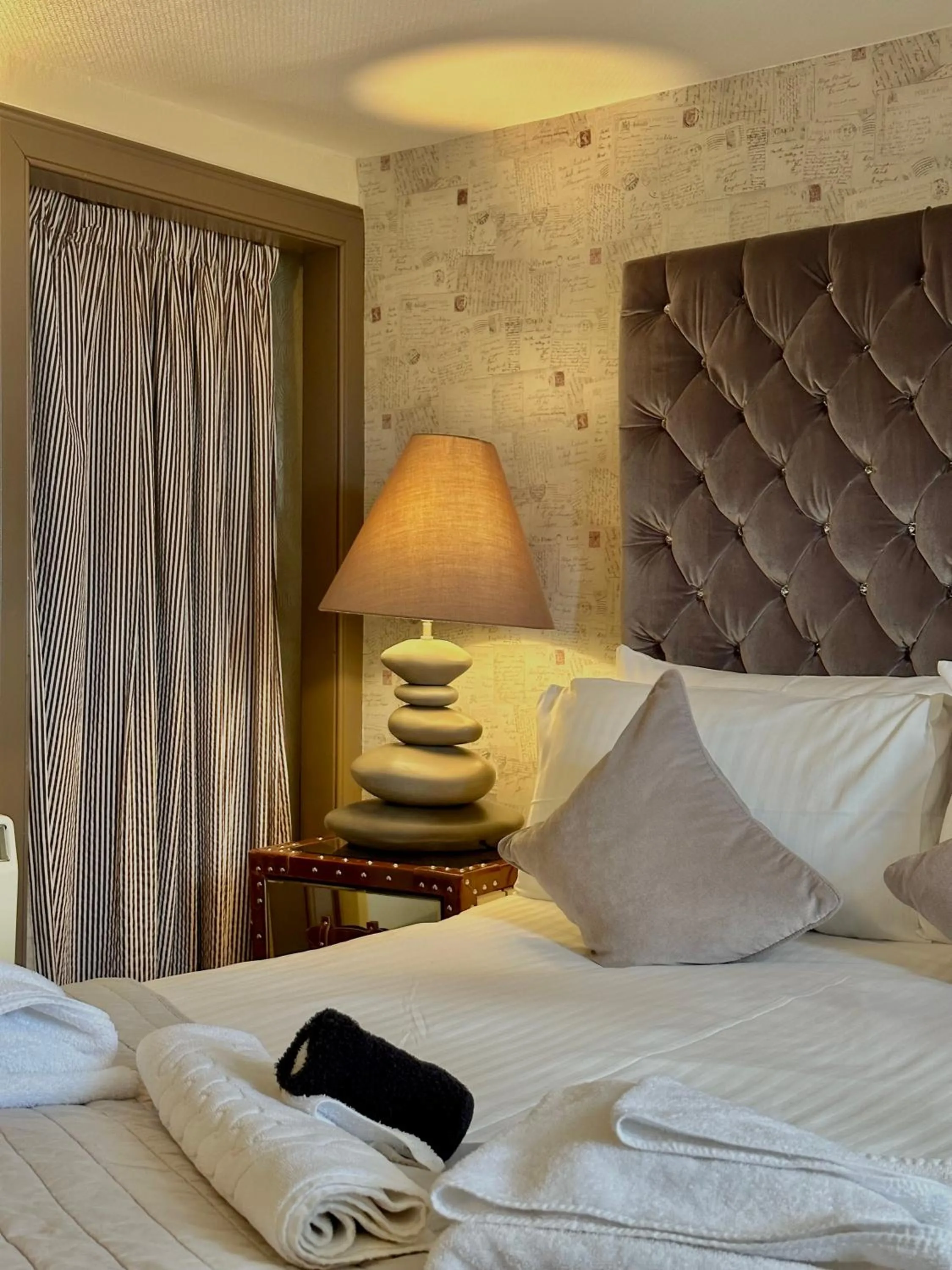 Bed in The Tobermory Hotel