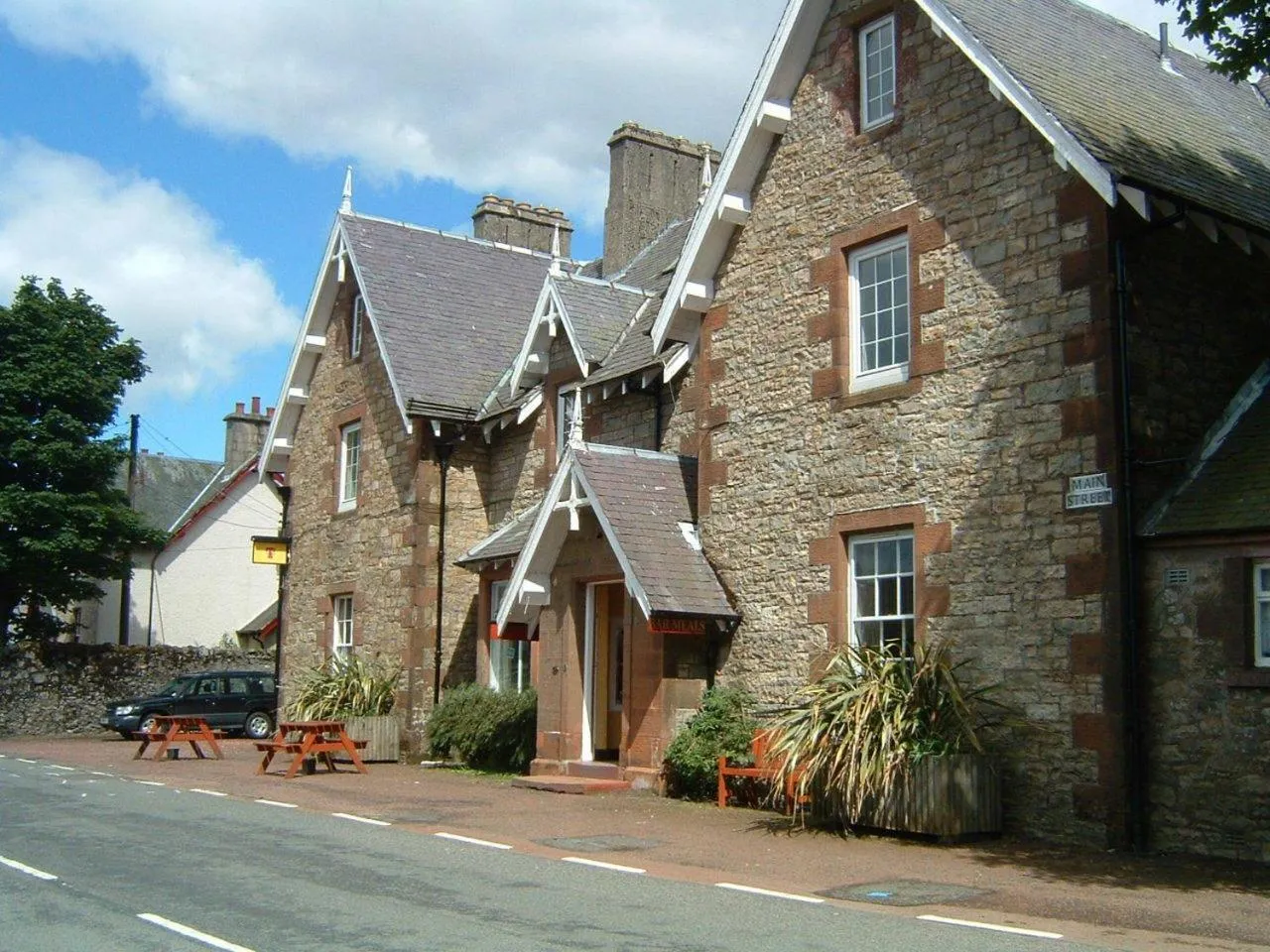 Property building in The Hopetoun Arms Hotel
