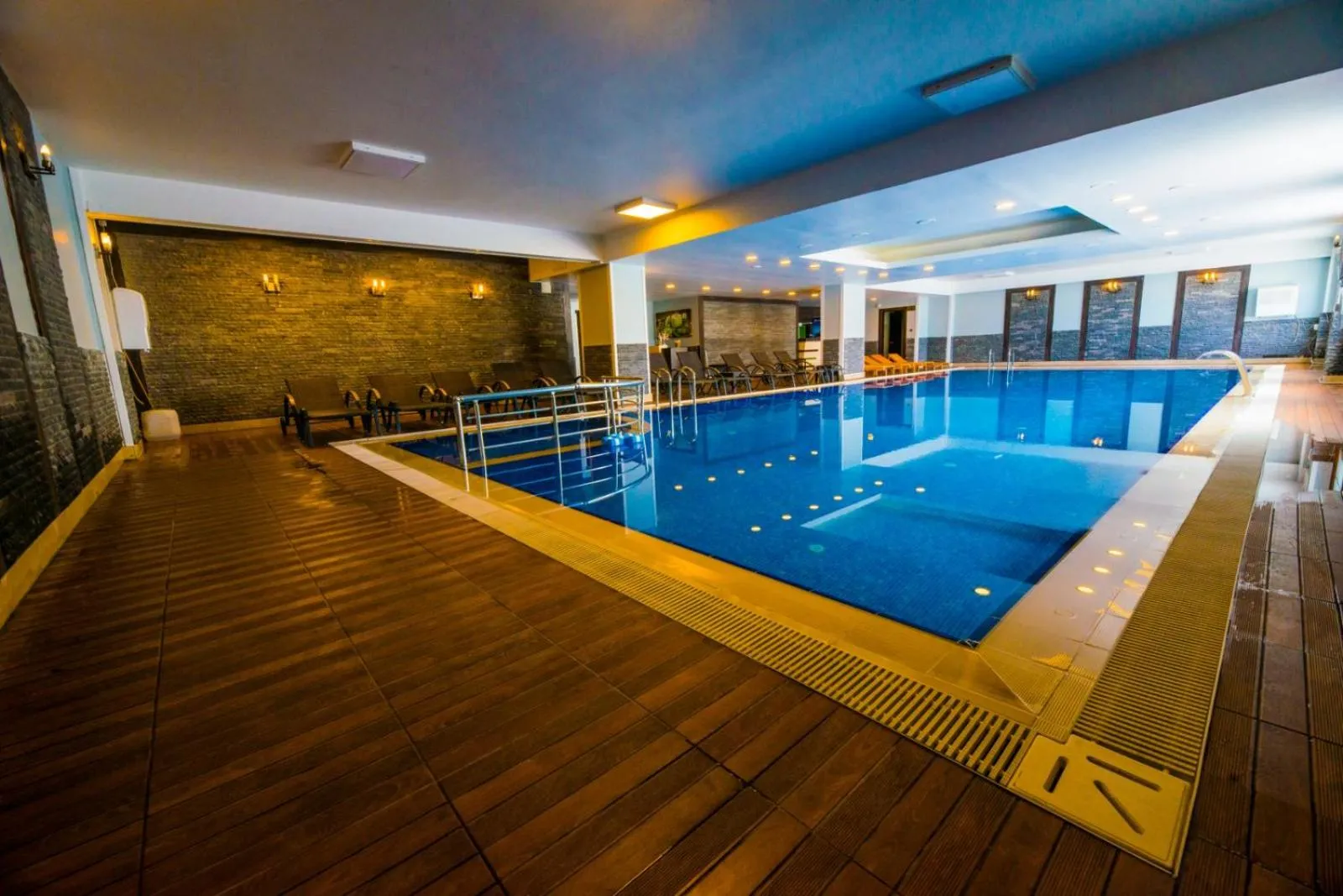 Swimming pool in Sarikamis Habitat Hotel