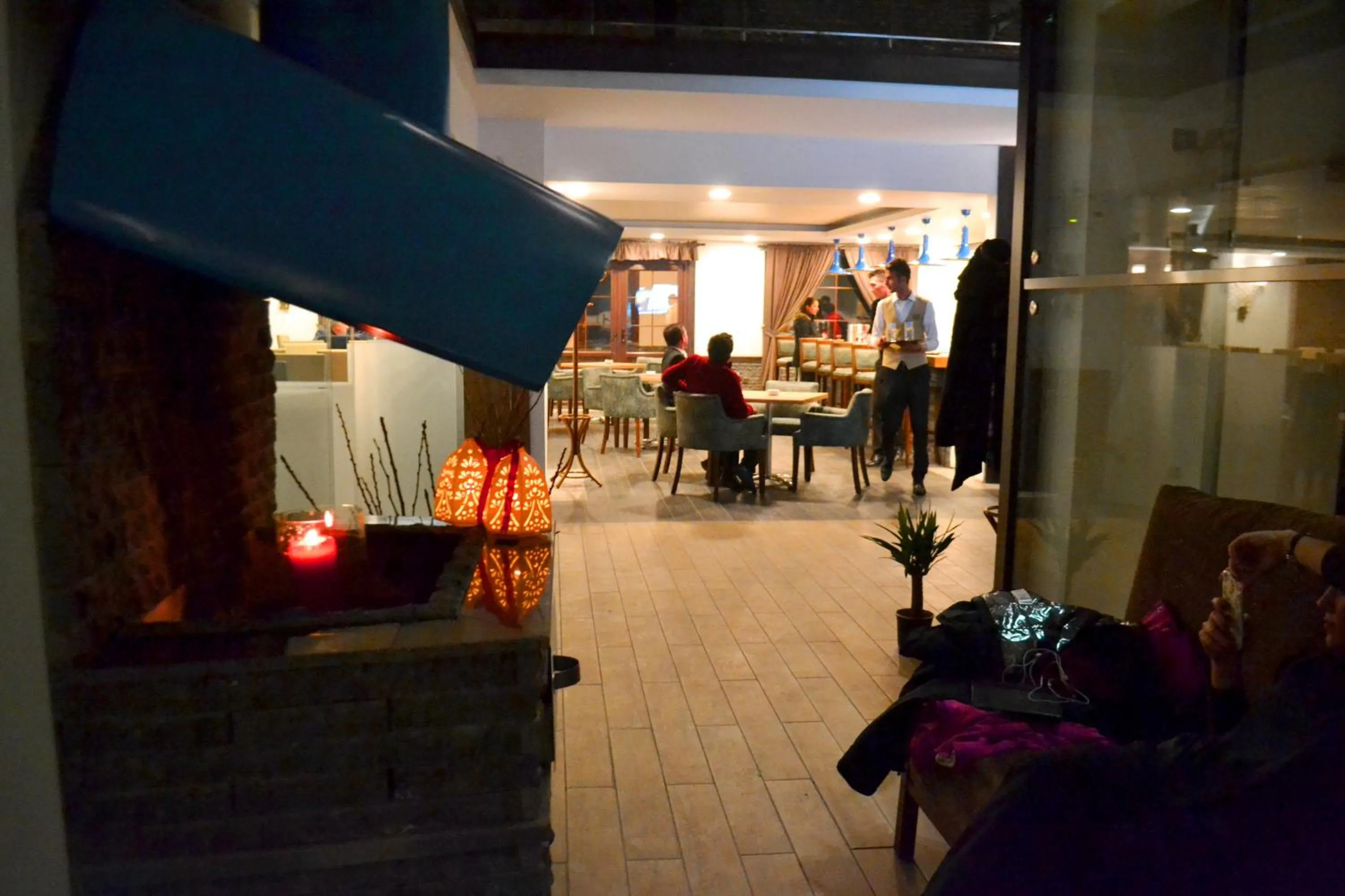 Communal lounge/ TV room in Sarikamis Habitat Hotel