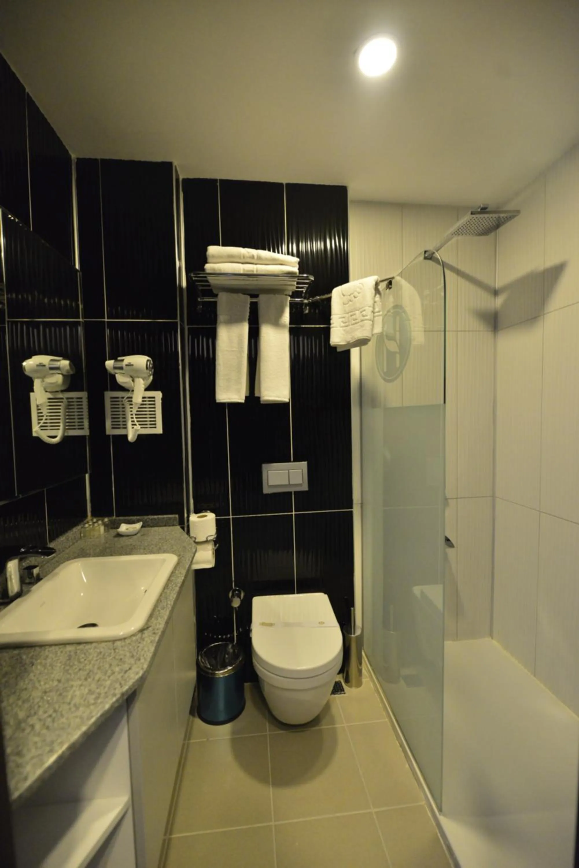 Bathroom in Sarikamis Habitat Hotel