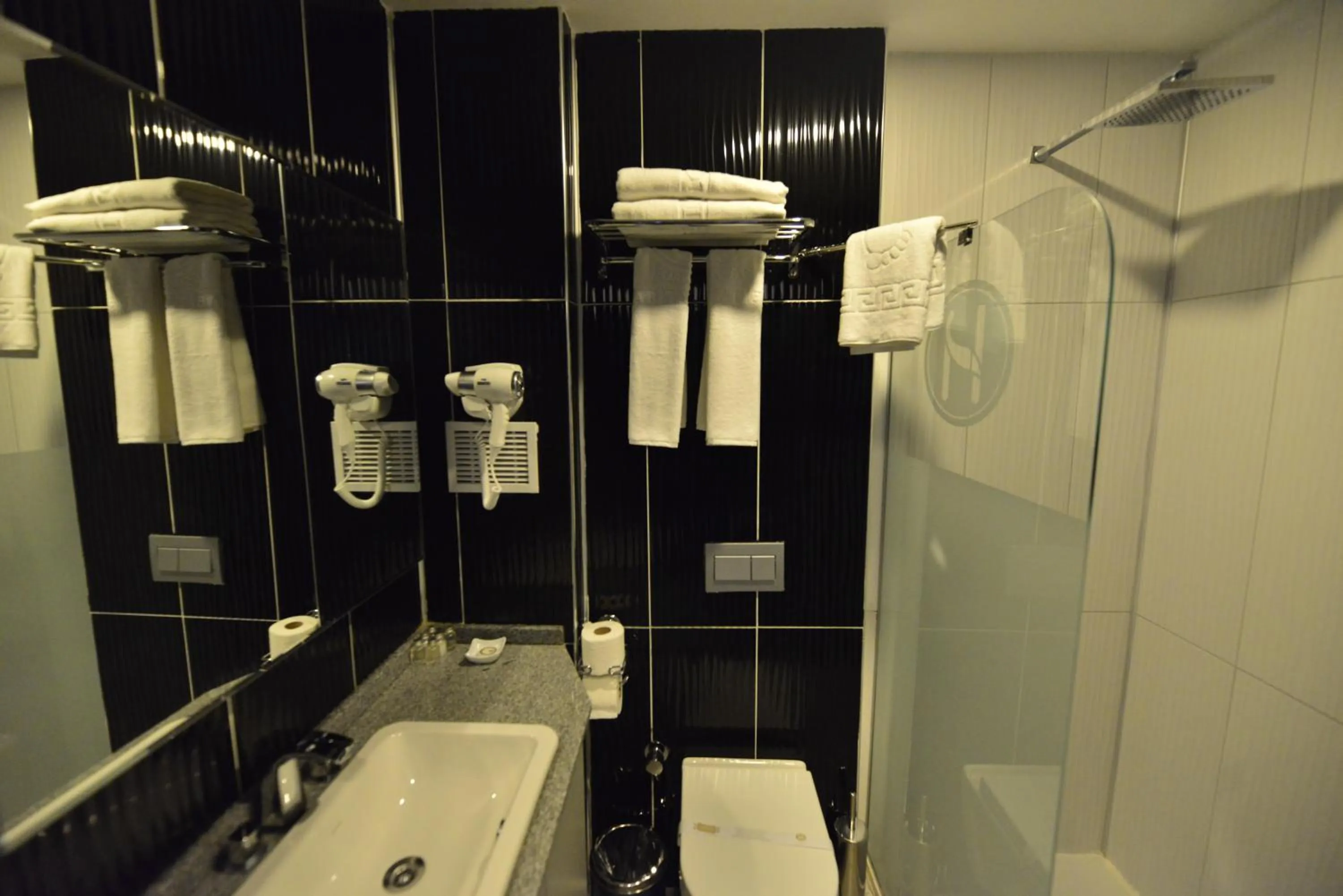 Bathroom in Sarikamis Habitat Hotel