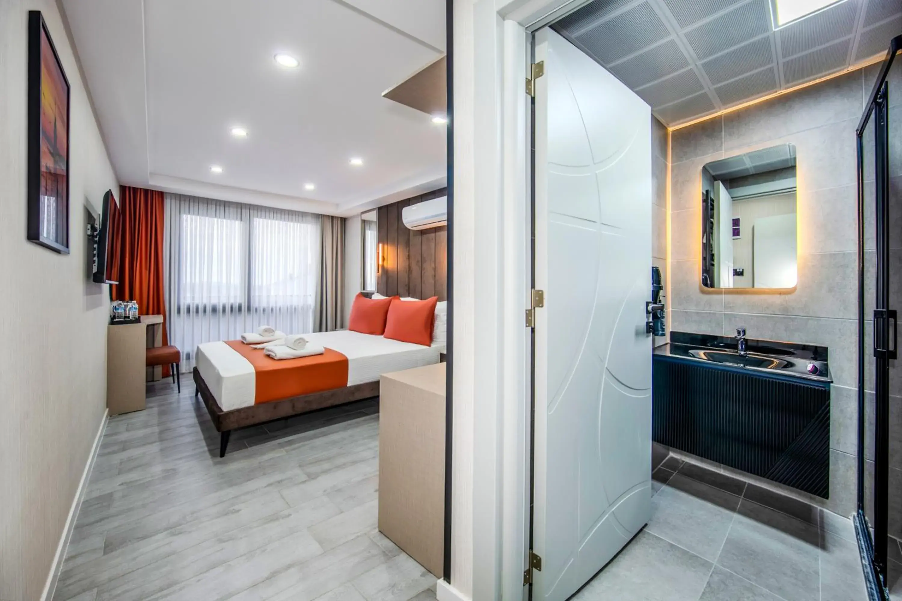 Deluxe Double Room in Cosinüs Airport Hotel Deluxe Double Room in Cosinüs Airport Hotel