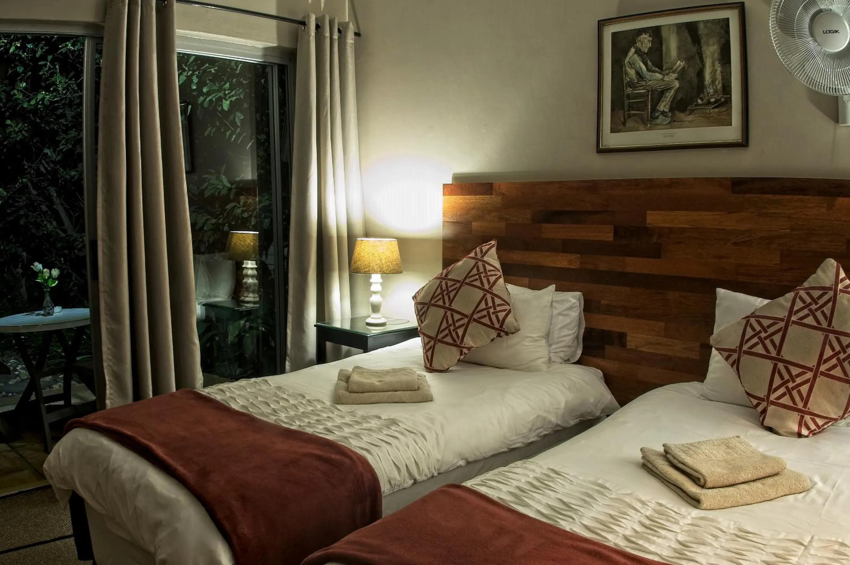 Double or Twin Room with Garden View in Rest-a-While Guest House - Pretoria
