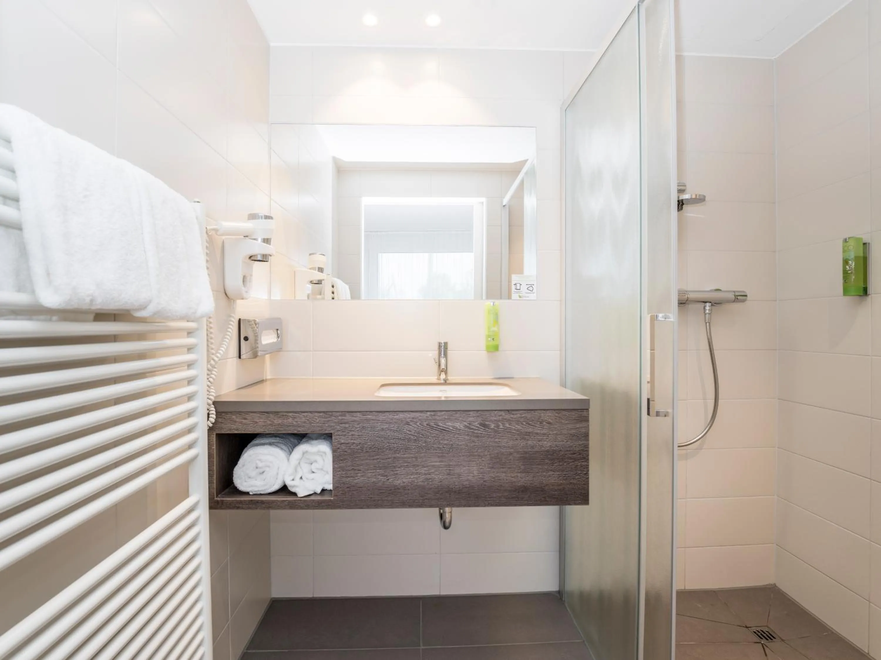 Shower in Eco Suite Hotel