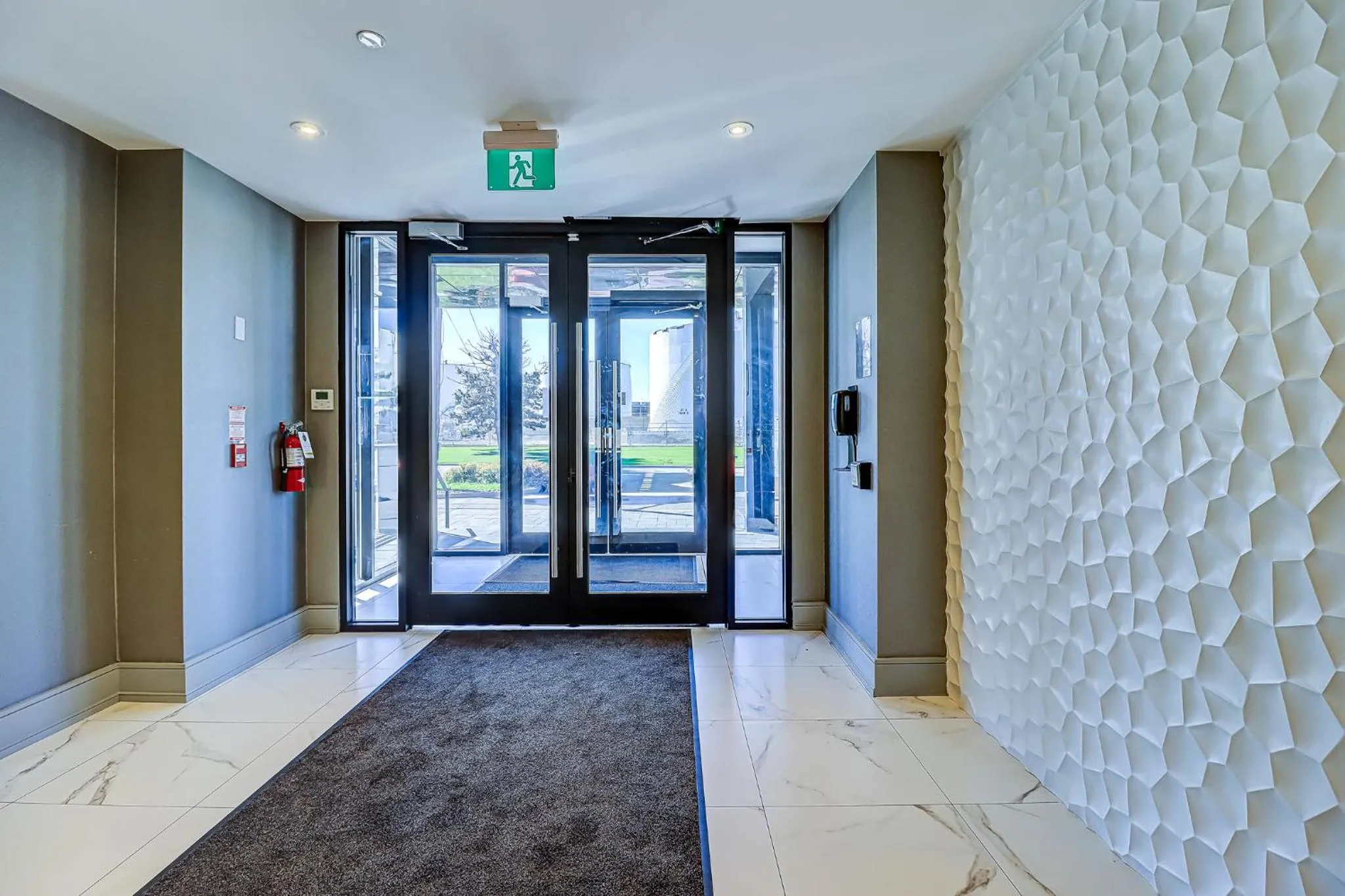 Dream Suites Near YYZ Airport