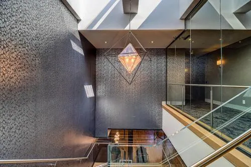 Dream Suites Near YYZ Airport