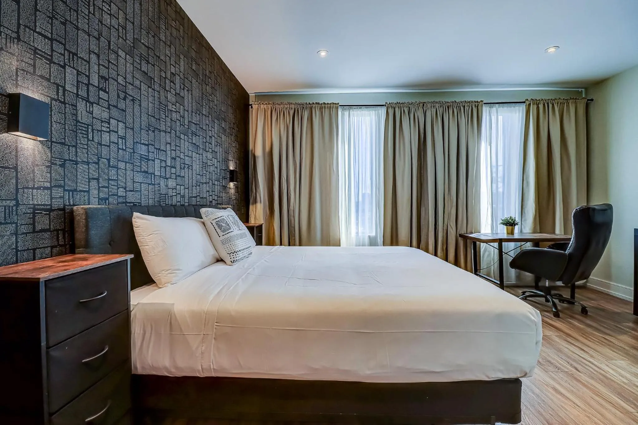 Dream Suites Near YYZ Airport