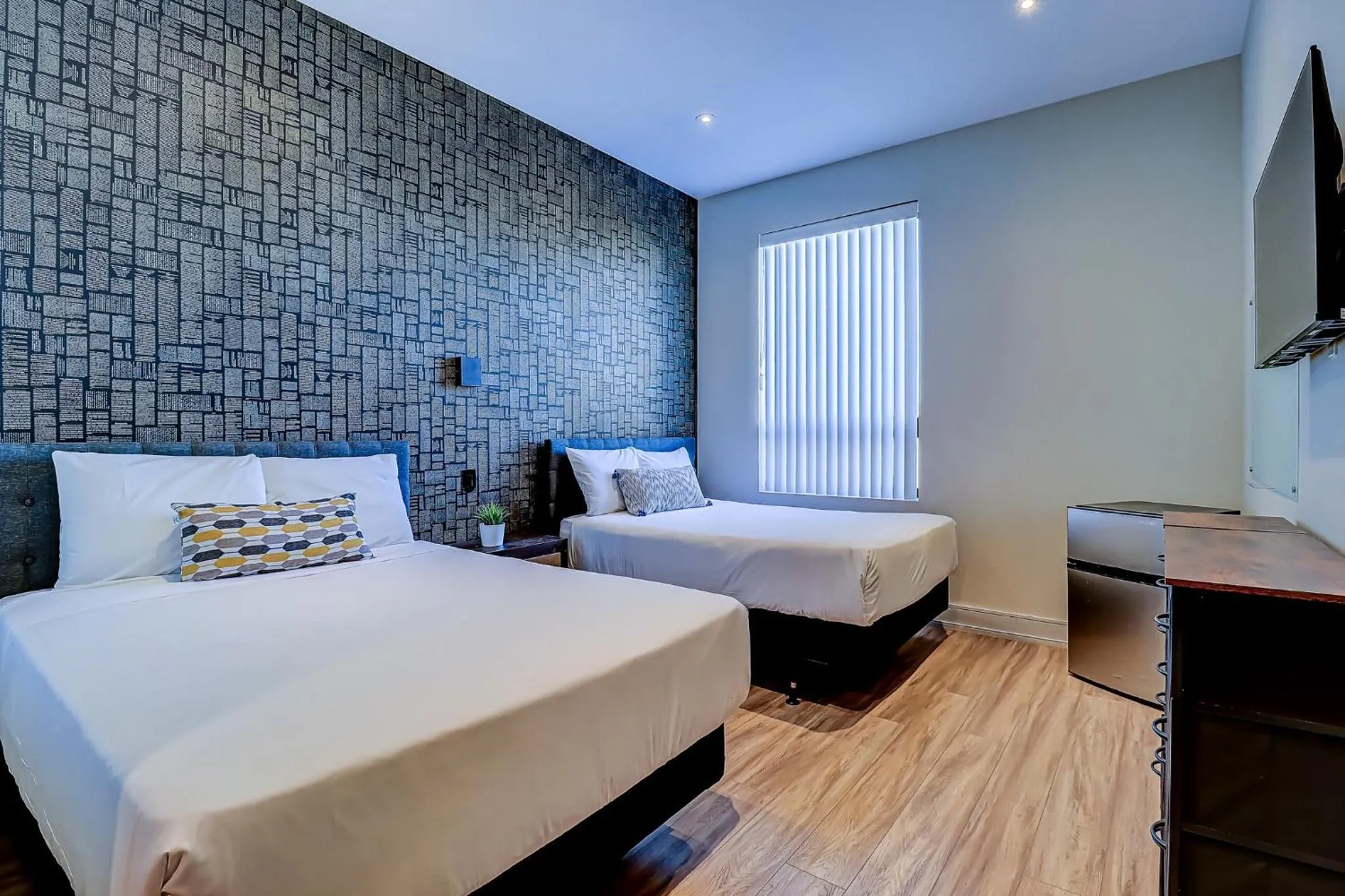 Dream Suites Near YYZ Airport