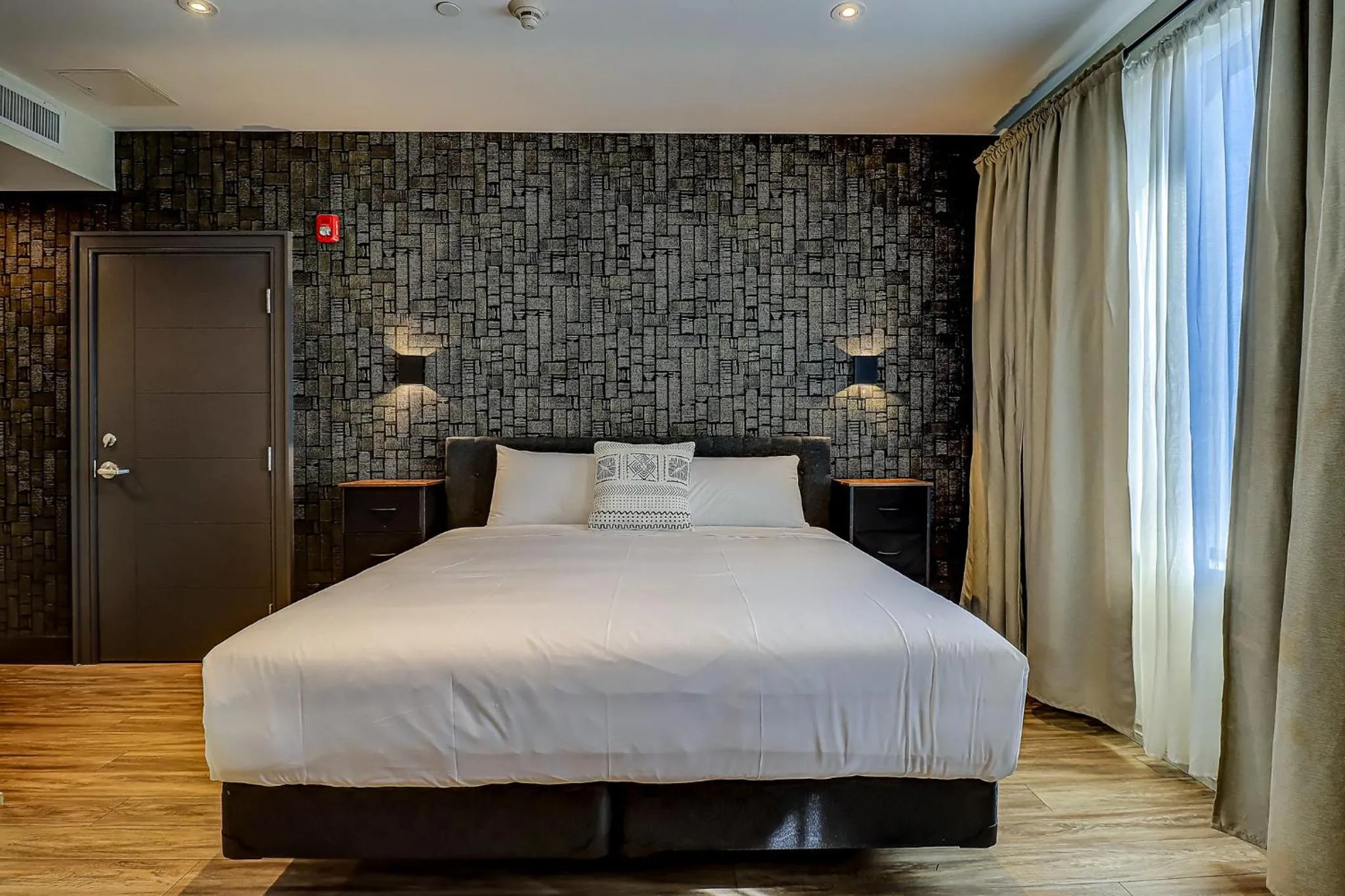 Dream Suites Near YYZ Airport