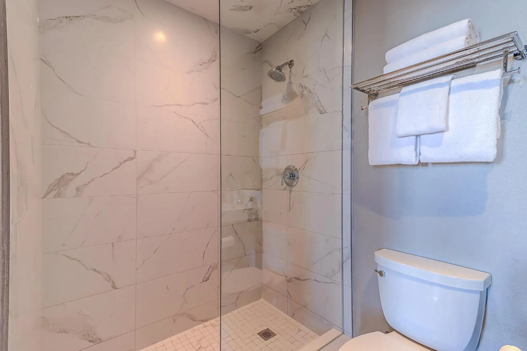 Dream Suites Near YYZ Airport