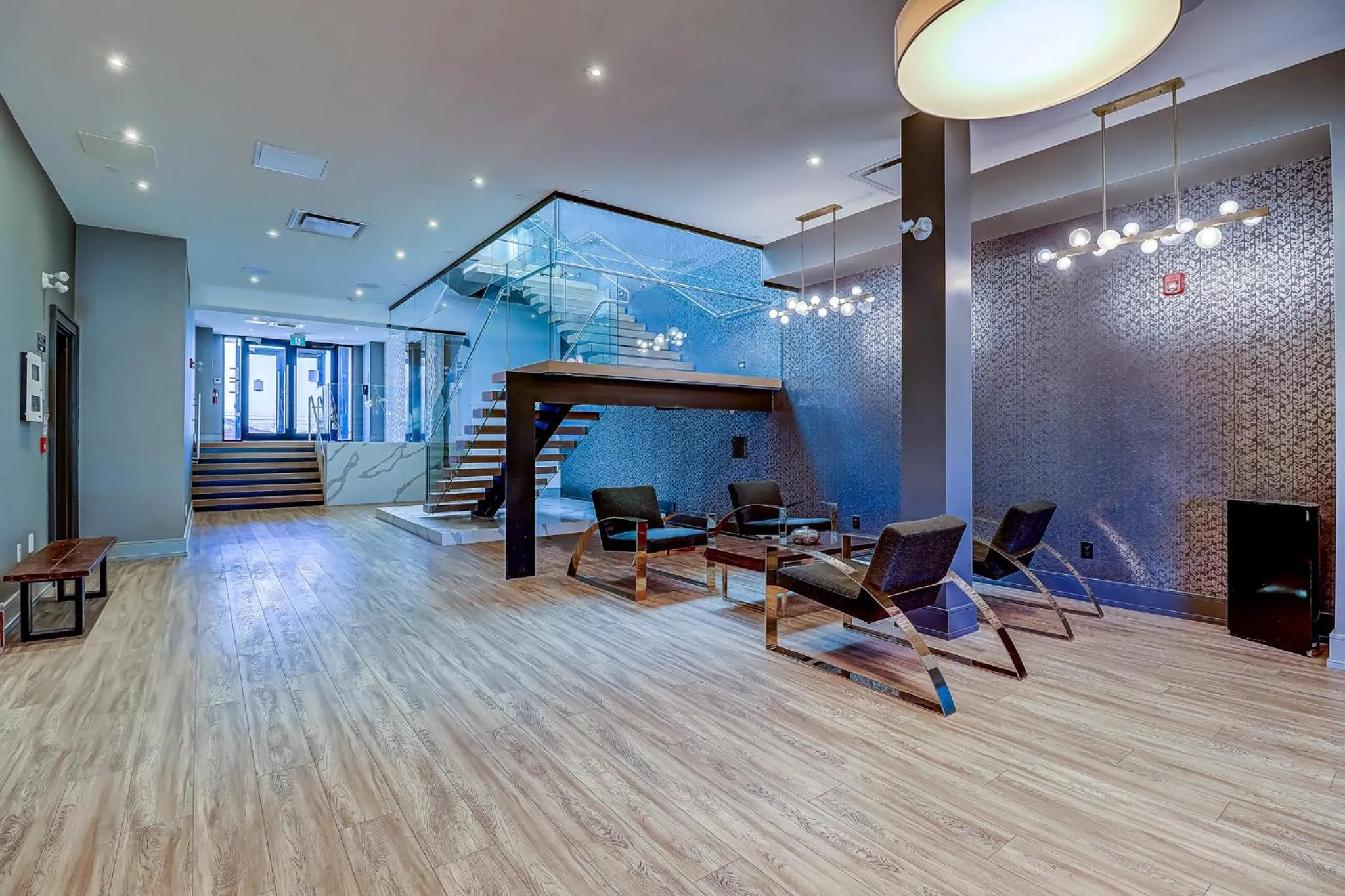 Dream Suites Near YYZ Airport