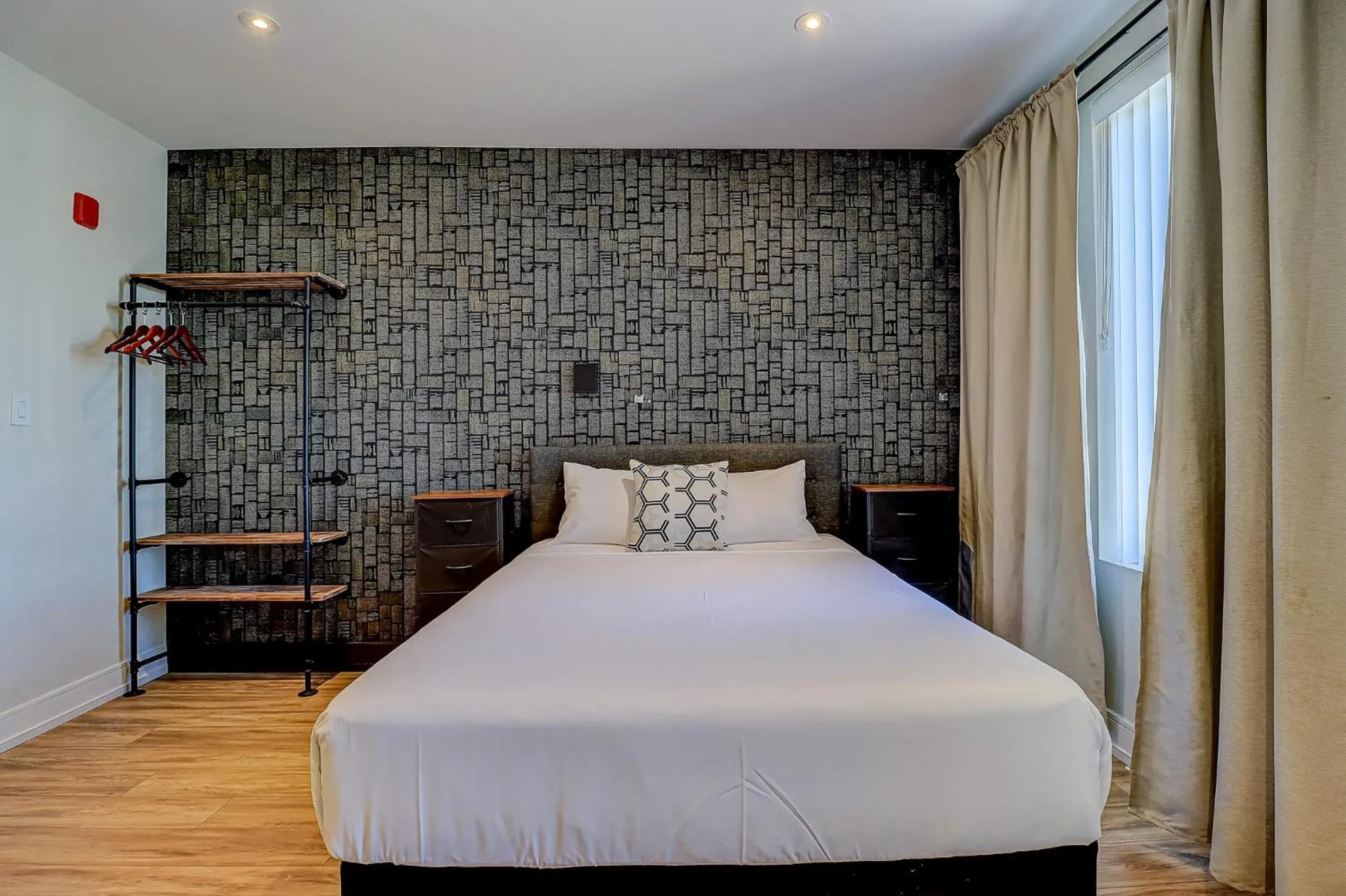 Dream Suites Near YYZ Airport