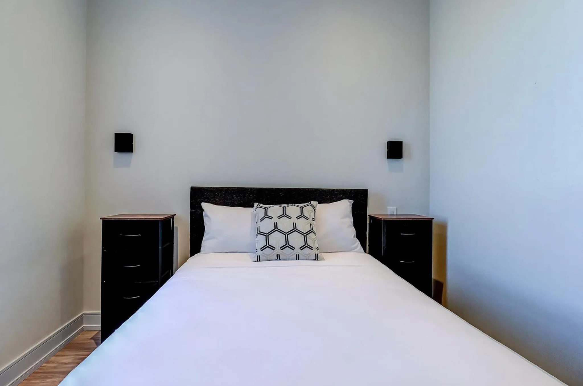 Dream Suites Near YYZ Airport