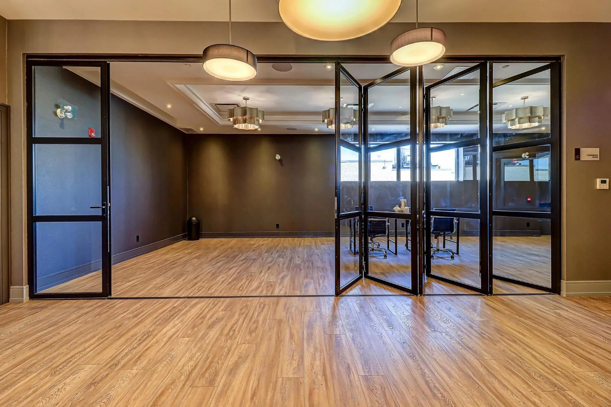 Dream Suites Near YYZ Airport