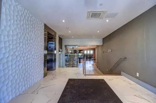 Dream Suites Near YYZ Airport