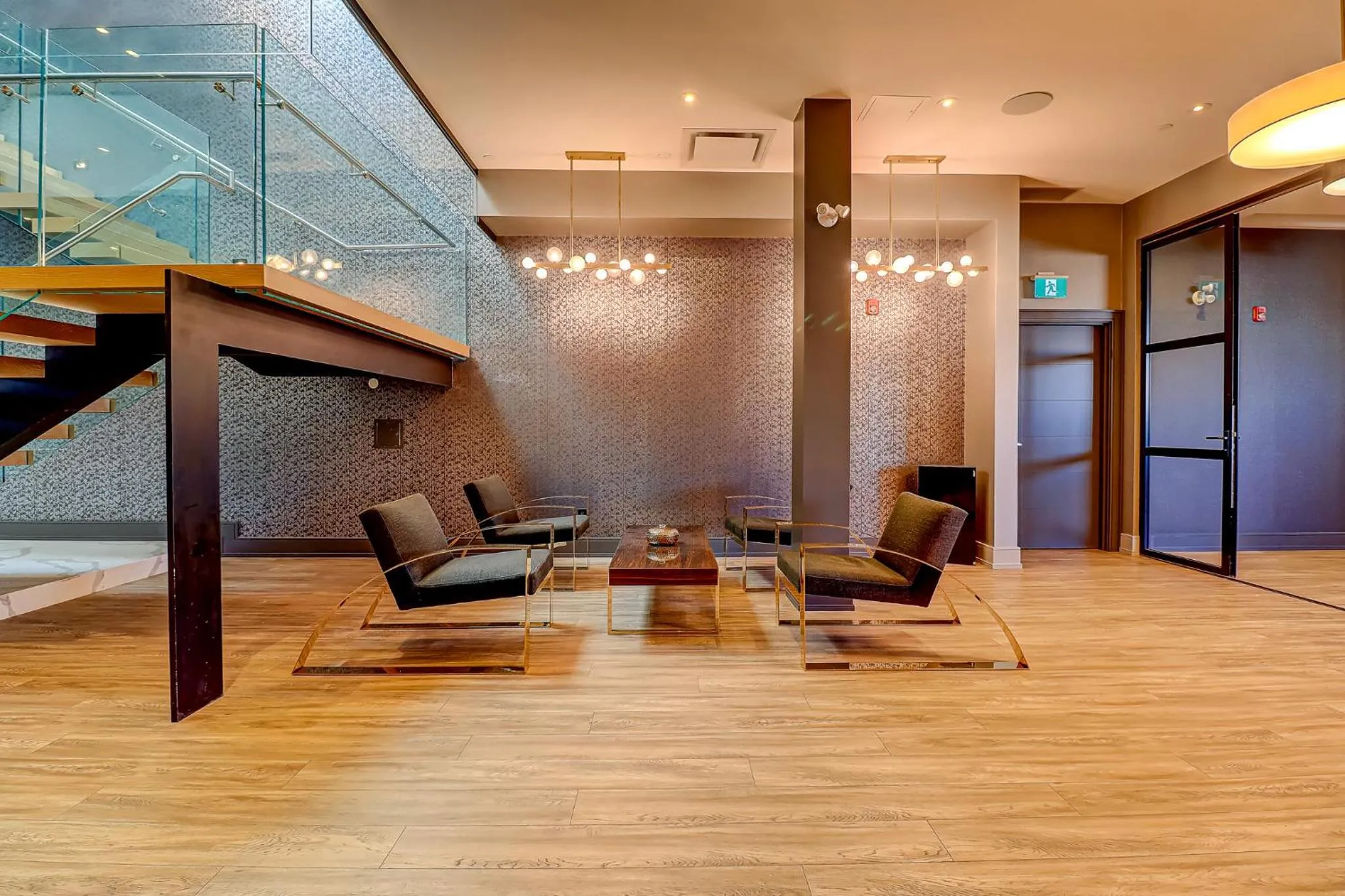 Dream Suites Near YYZ Airport