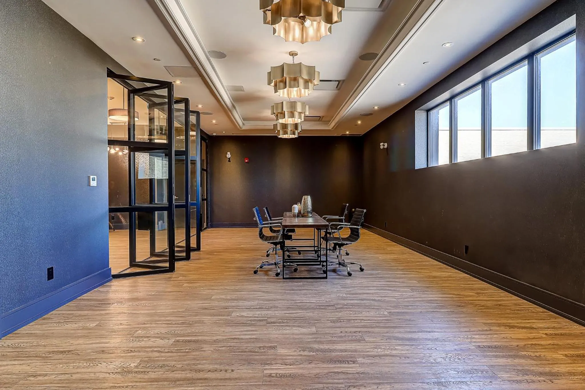 Dream Suites Near YYZ Airport
