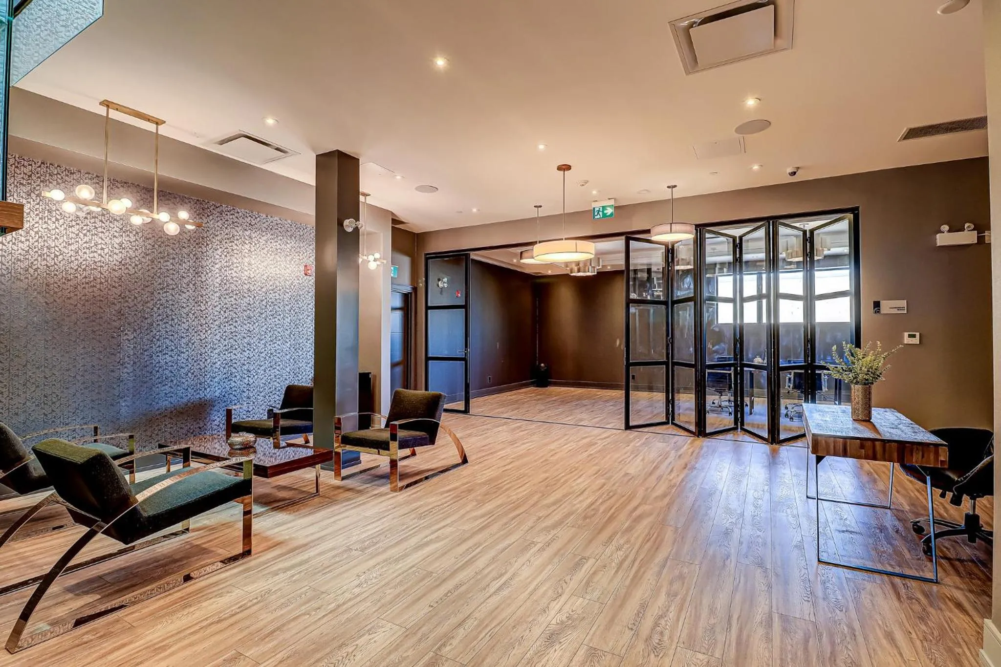 Dream Suites Near YYZ Airport