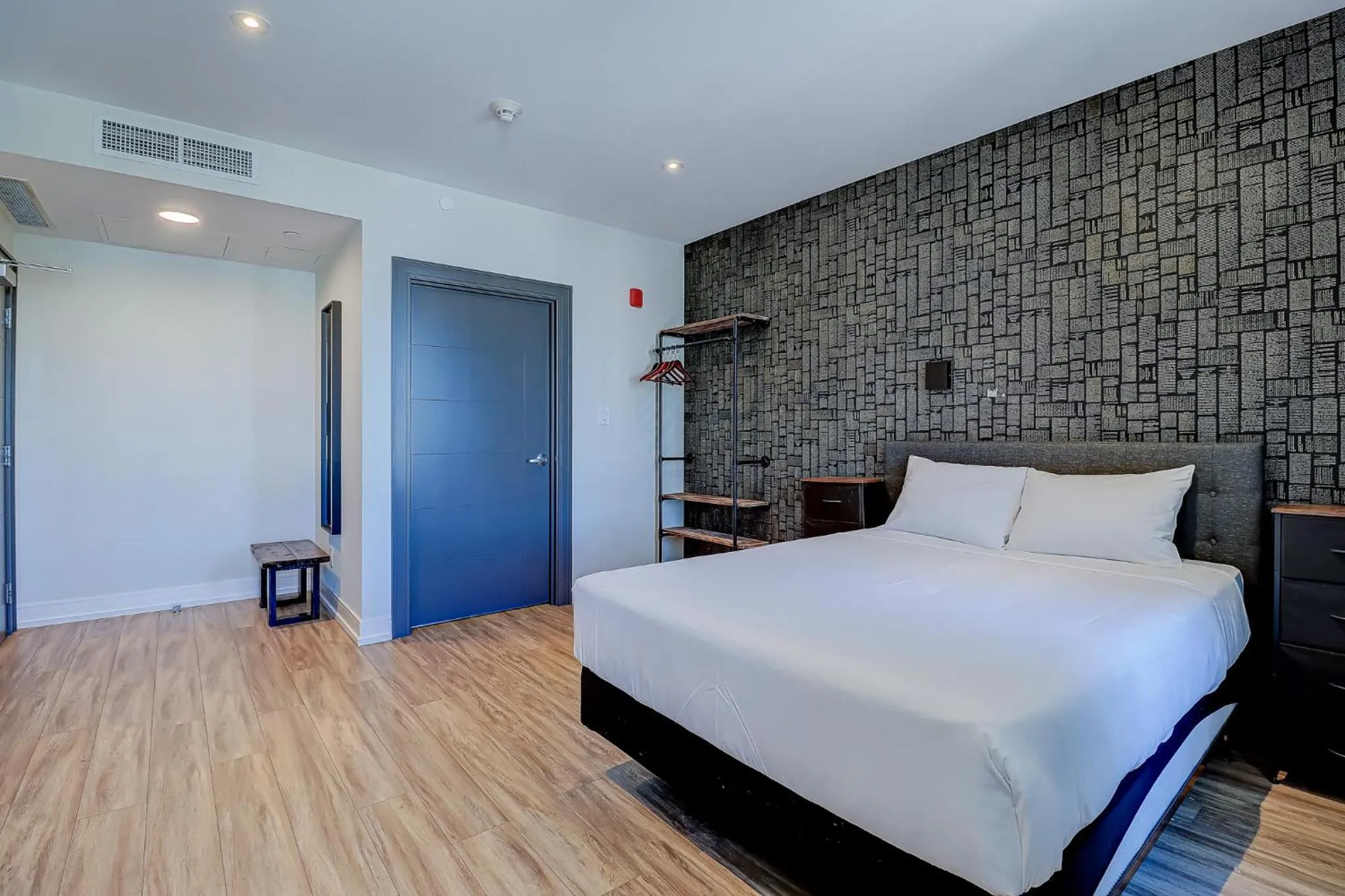 Dream Suites Near YYZ Airport