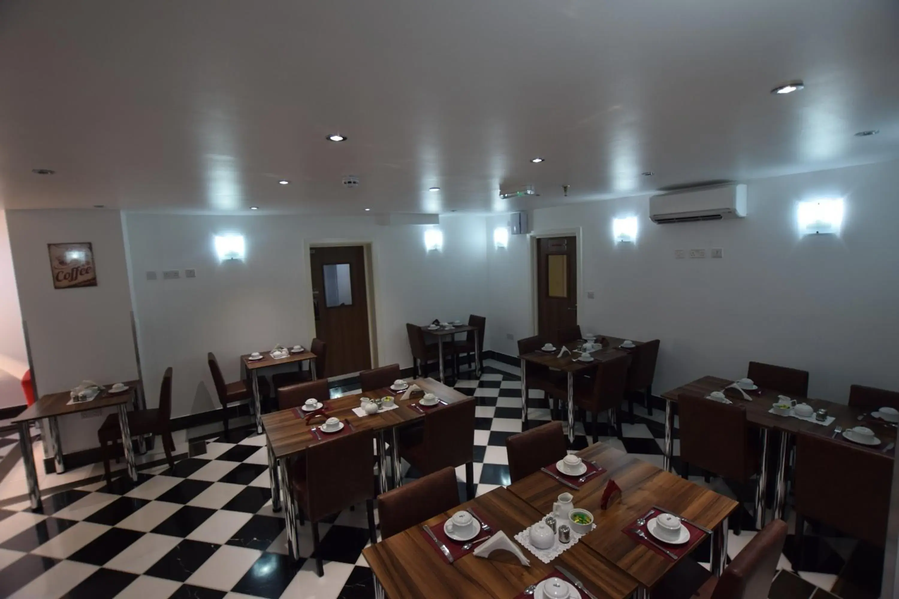 Restaurant/places to eat in Lucky 8 Hotel Restaurant/places to eat in Lucky 8 Hotel